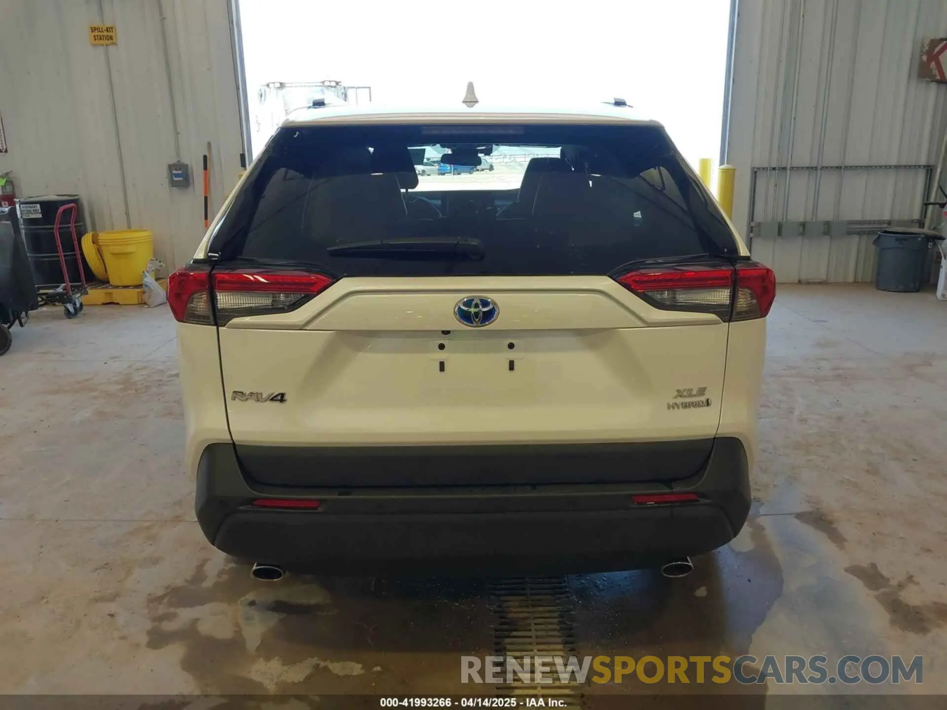 17 Photograph of a damaged car 2T3B6RFV5RW081035 TOYOTA RAV4 HYBRID 2024