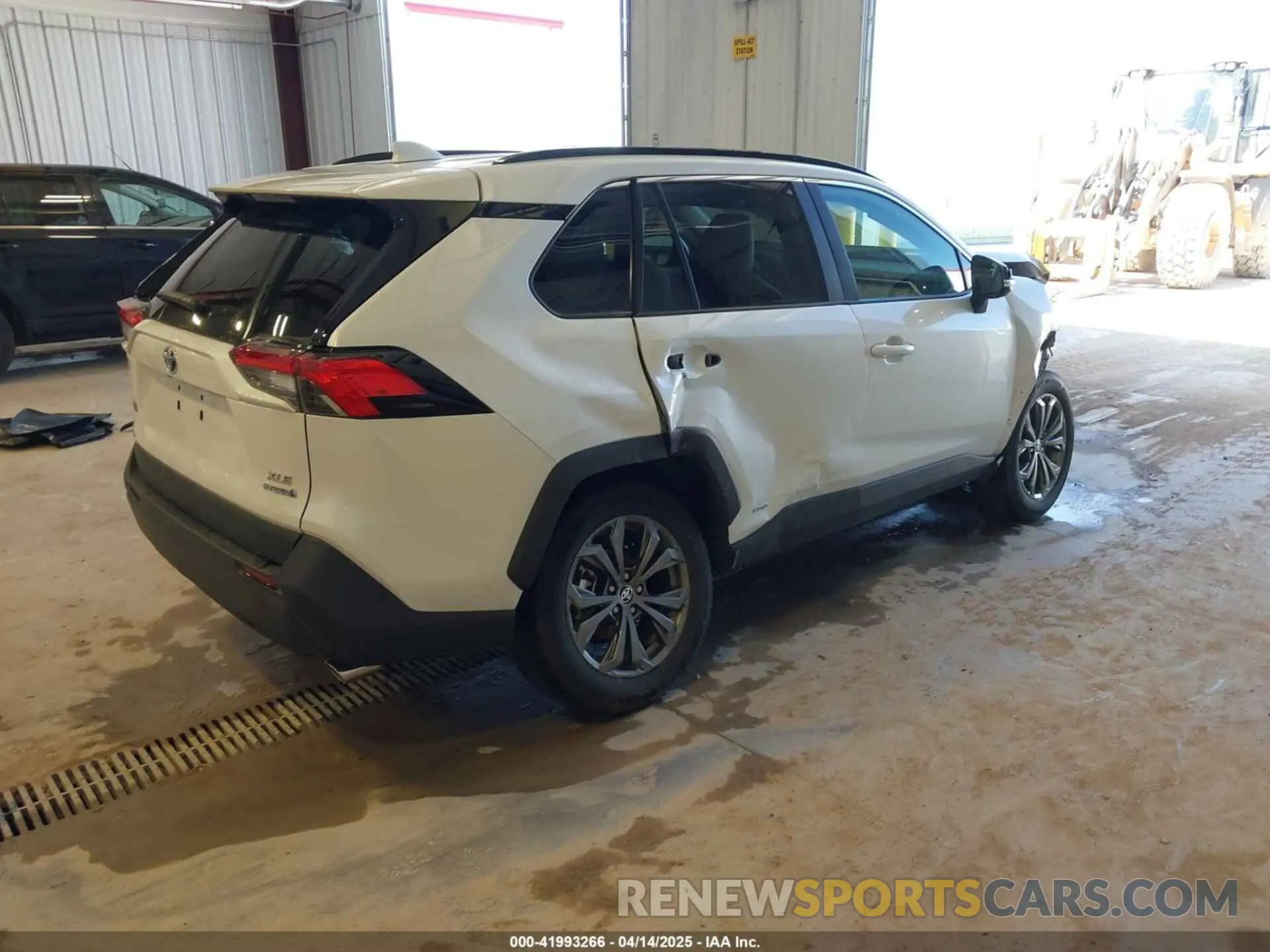 4 Photograph of a damaged car 2T3B6RFV5RW081035 TOYOTA RAV4 HYBRID 2024