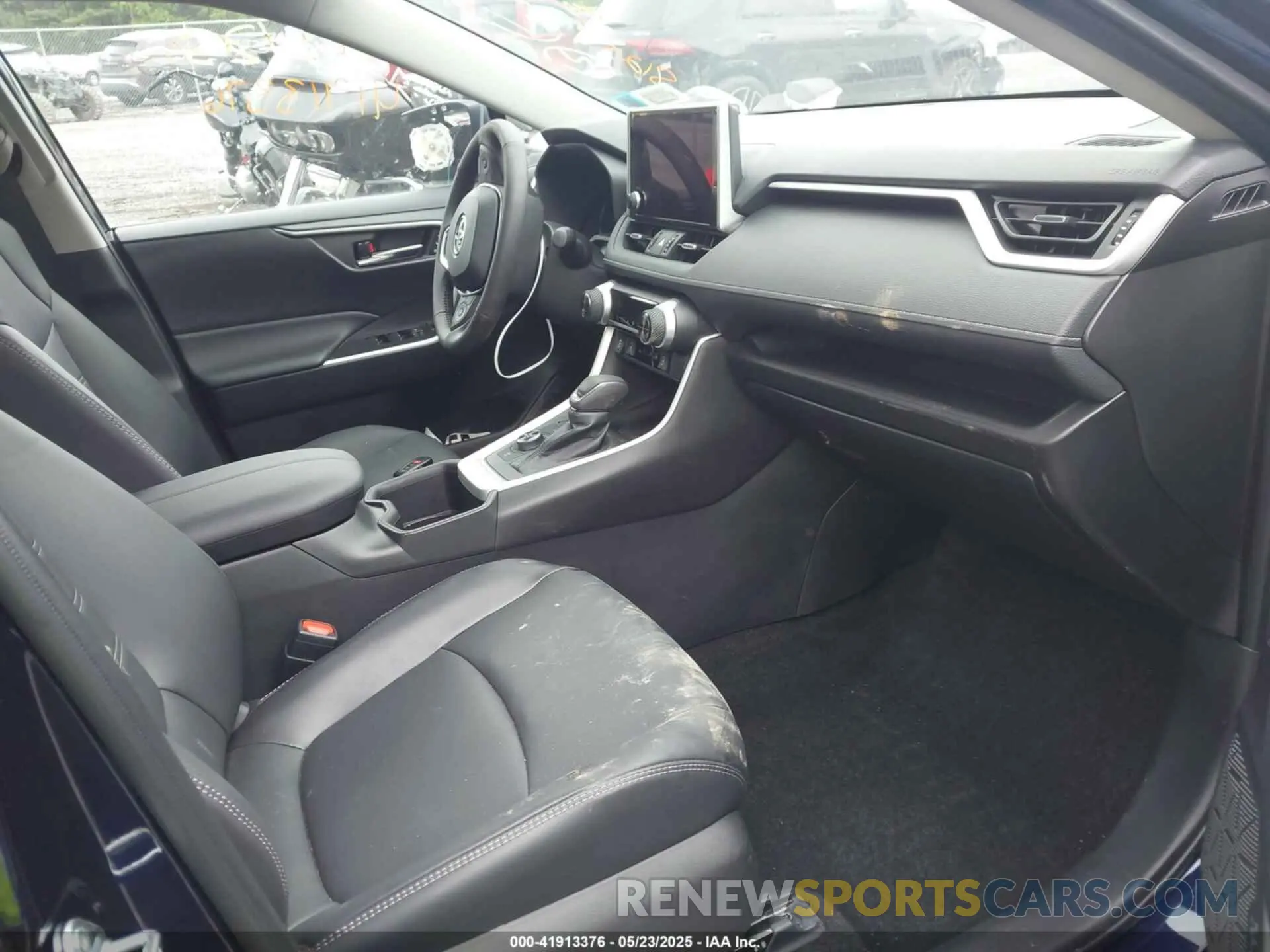 5 Photograph of a damaged car 2T3B6RFV6RW064860 TOYOTA RAV4 HYBRID 2024