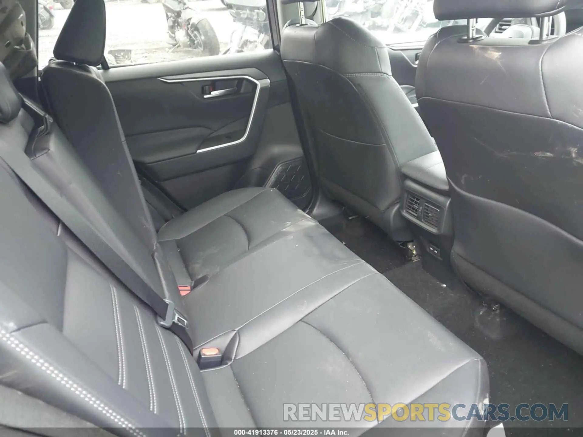 8 Photograph of a damaged car 2T3B6RFV6RW064860 TOYOTA RAV4 HYBRID 2024