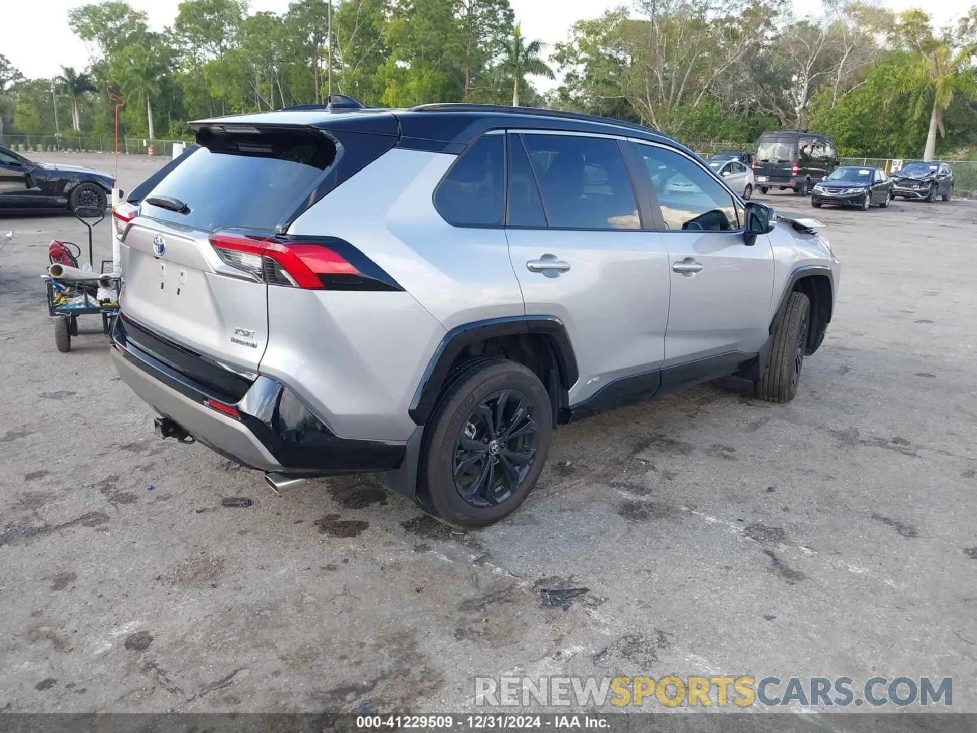 4 Photograph of a damaged car 2T3E6RFV7RW053105 TOYOTA RAV4 HYBRID 2024