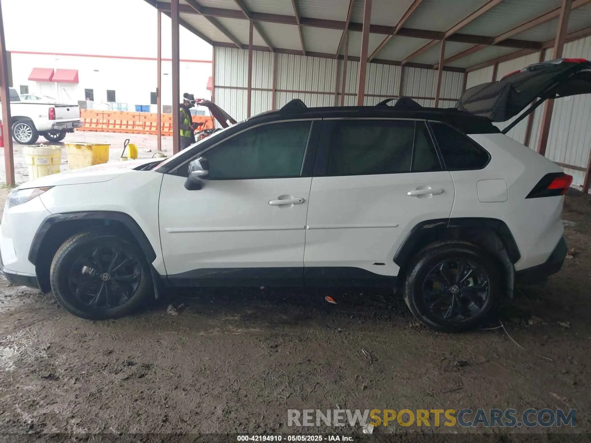 14 Photograph of a damaged car 2T3E6RFV7RW077162 TOYOTA RAV4 HYBRID 2024