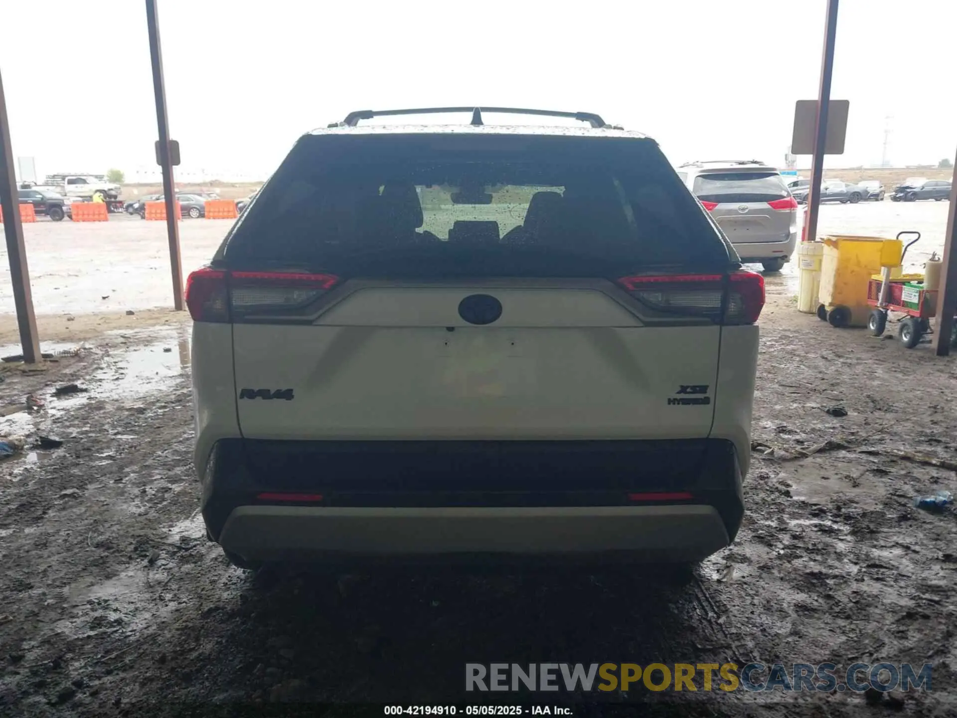 16 Photograph of a damaged car 2T3E6RFV7RW077162 TOYOTA RAV4 HYBRID 2024