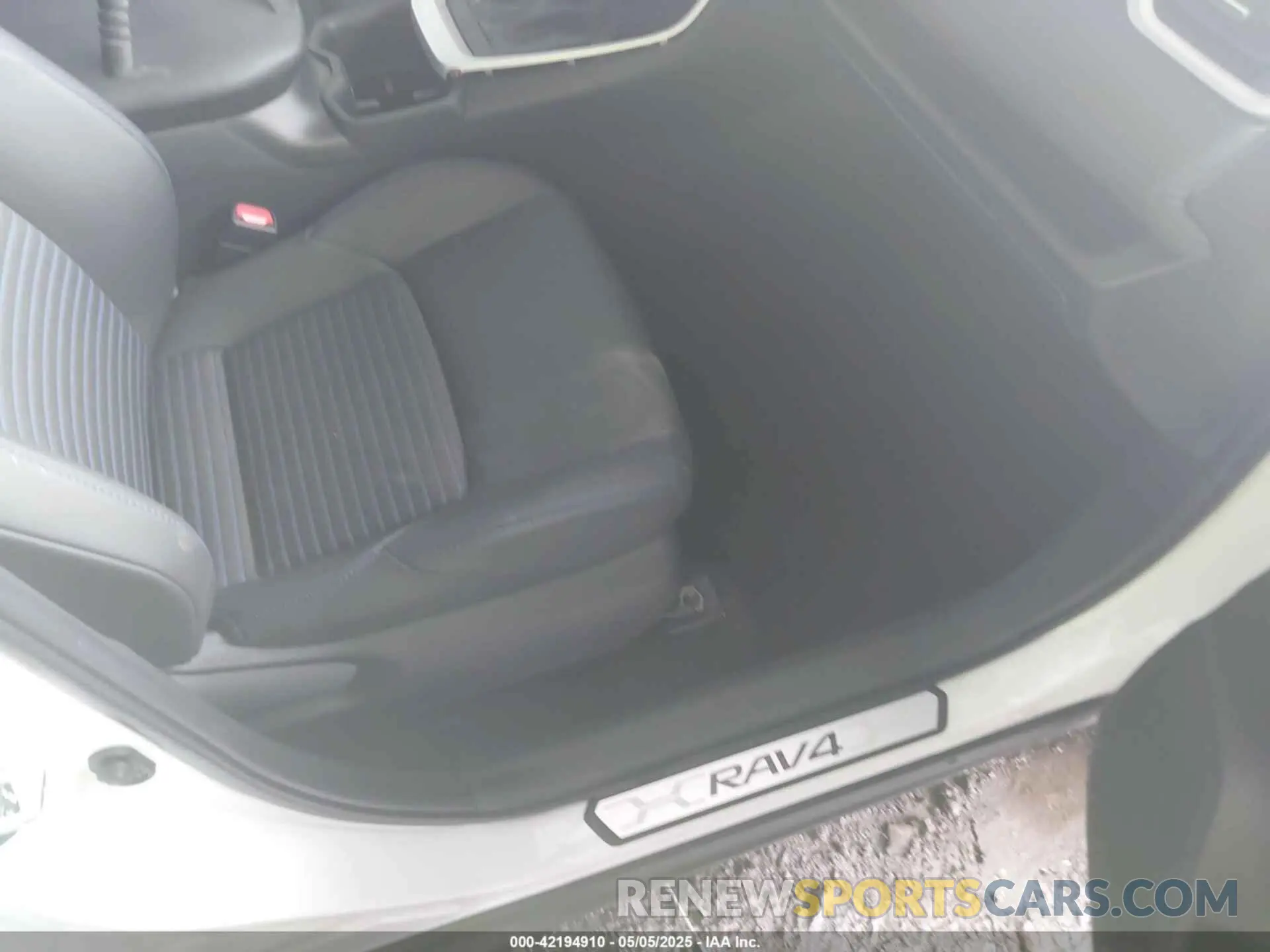 5 Photograph of a damaged car 2T3E6RFV7RW077162 TOYOTA RAV4 HYBRID 2024