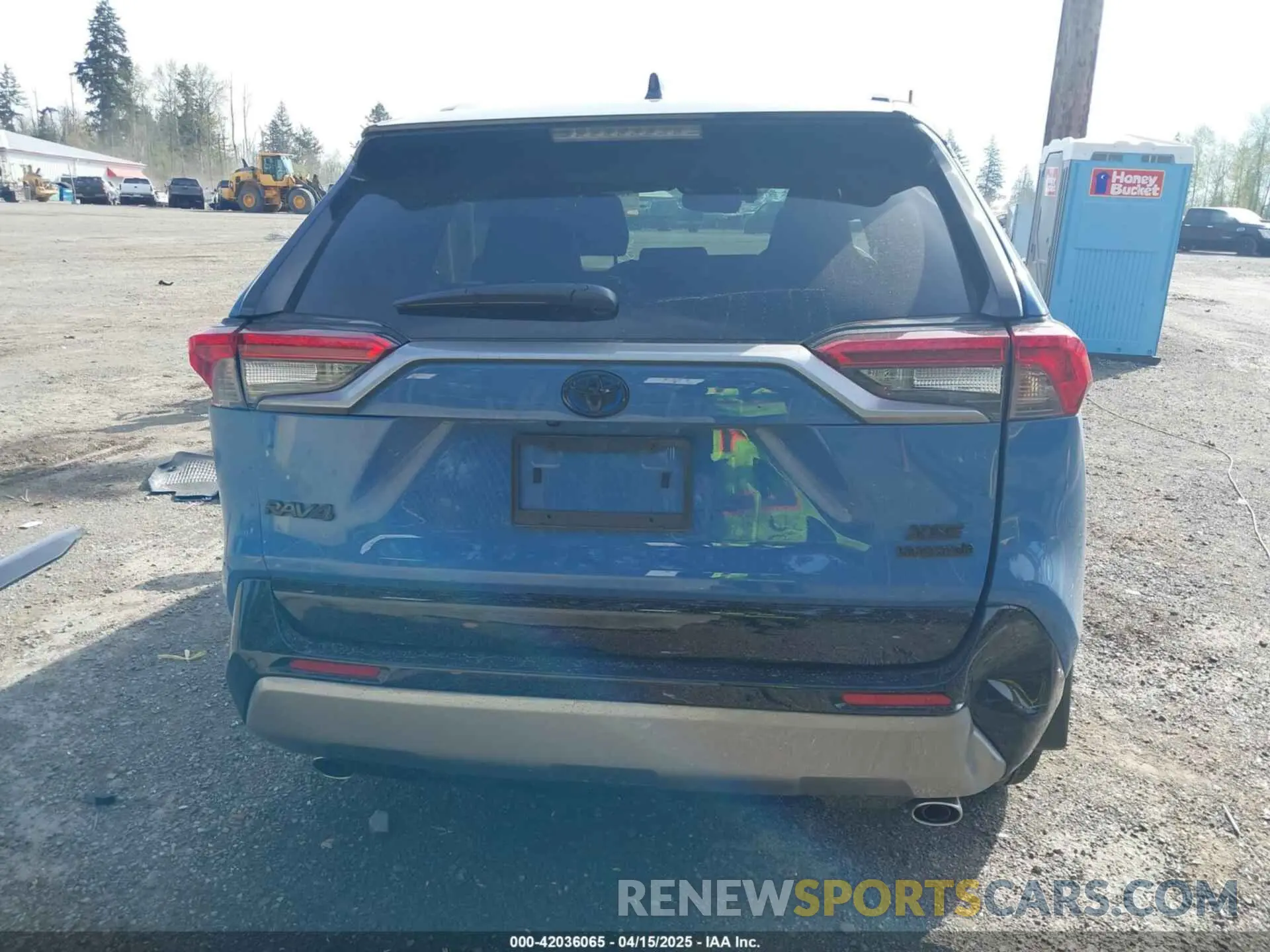 17 Photograph of a damaged car 2T3E6RFV9RW075770 TOYOTA RAV4 HYBRID 2024