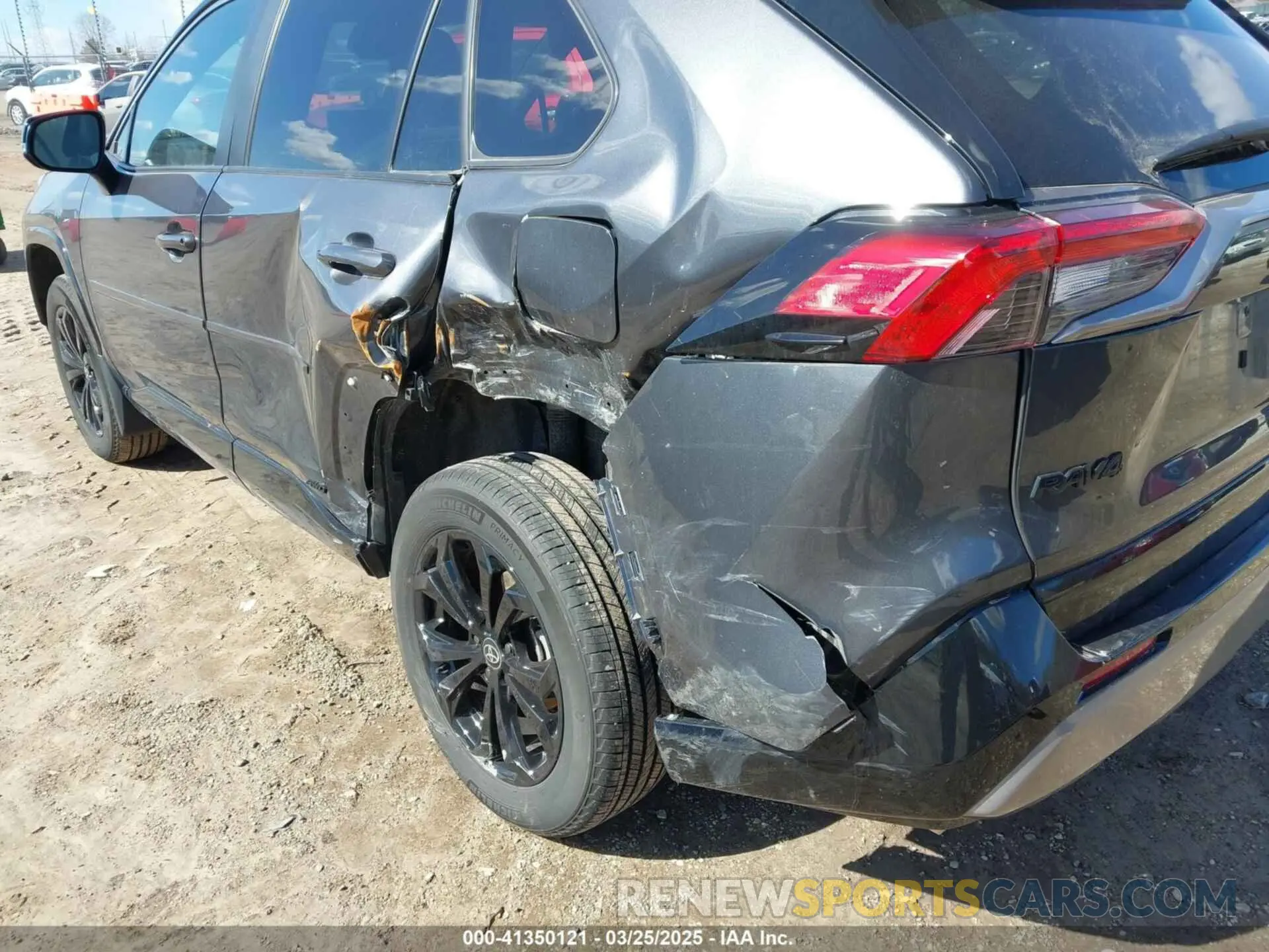 18 Photograph of a damaged car 2T3E6RFVXRW052367 TOYOTA RAV4 HYBRID 2024