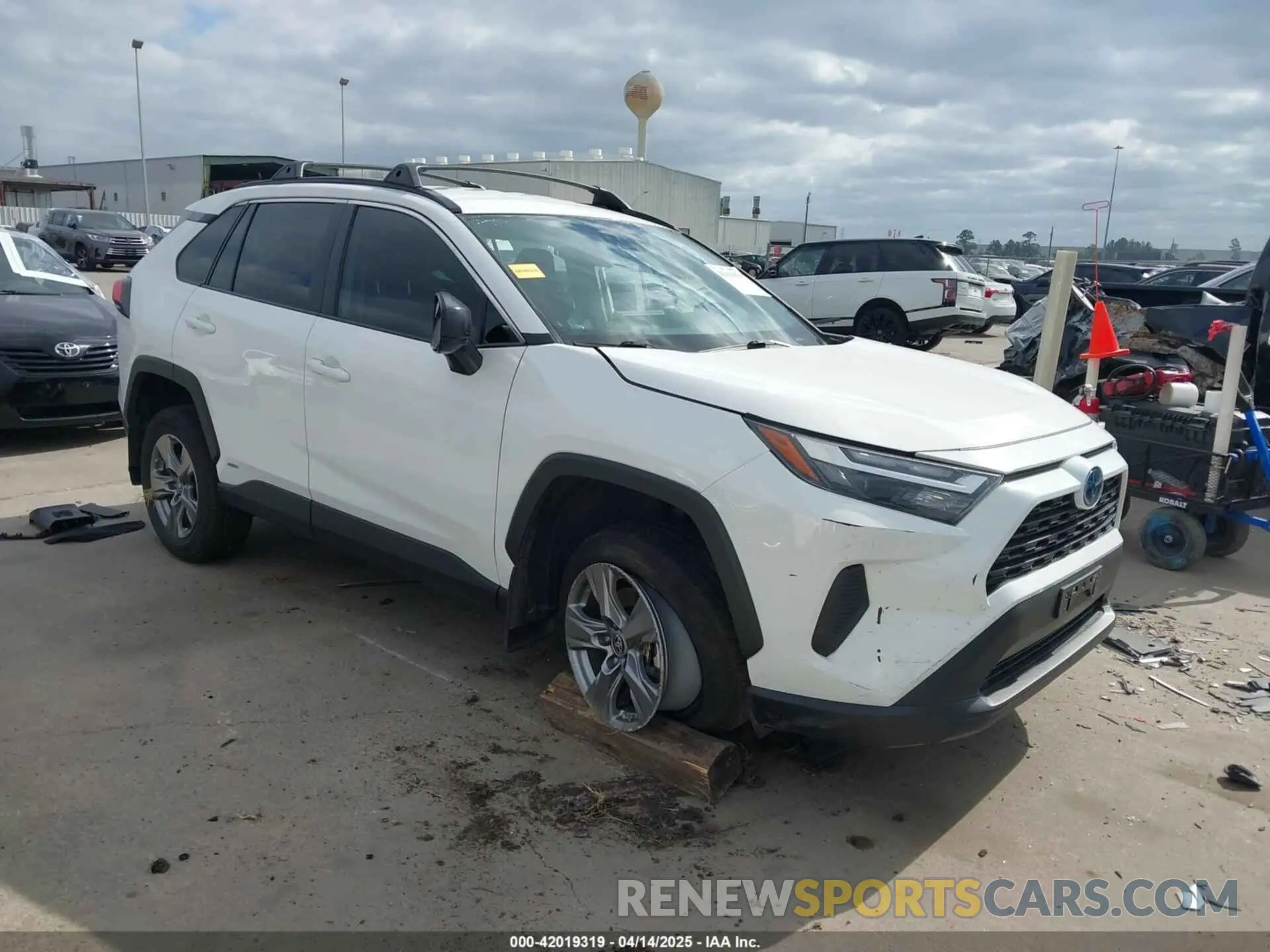 1 Photograph of a damaged car 2T3LWRFV1RW199507 TOYOTA RAV4 HYBRID 2024