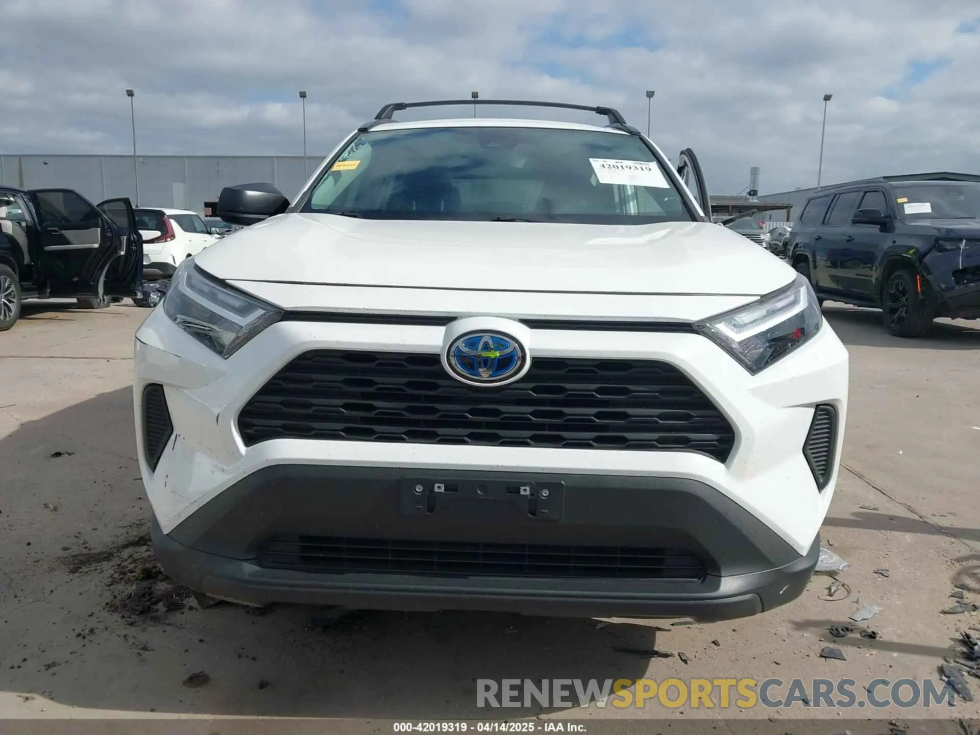 12 Photograph of a damaged car 2T3LWRFV1RW199507 TOYOTA RAV4 HYBRID 2024