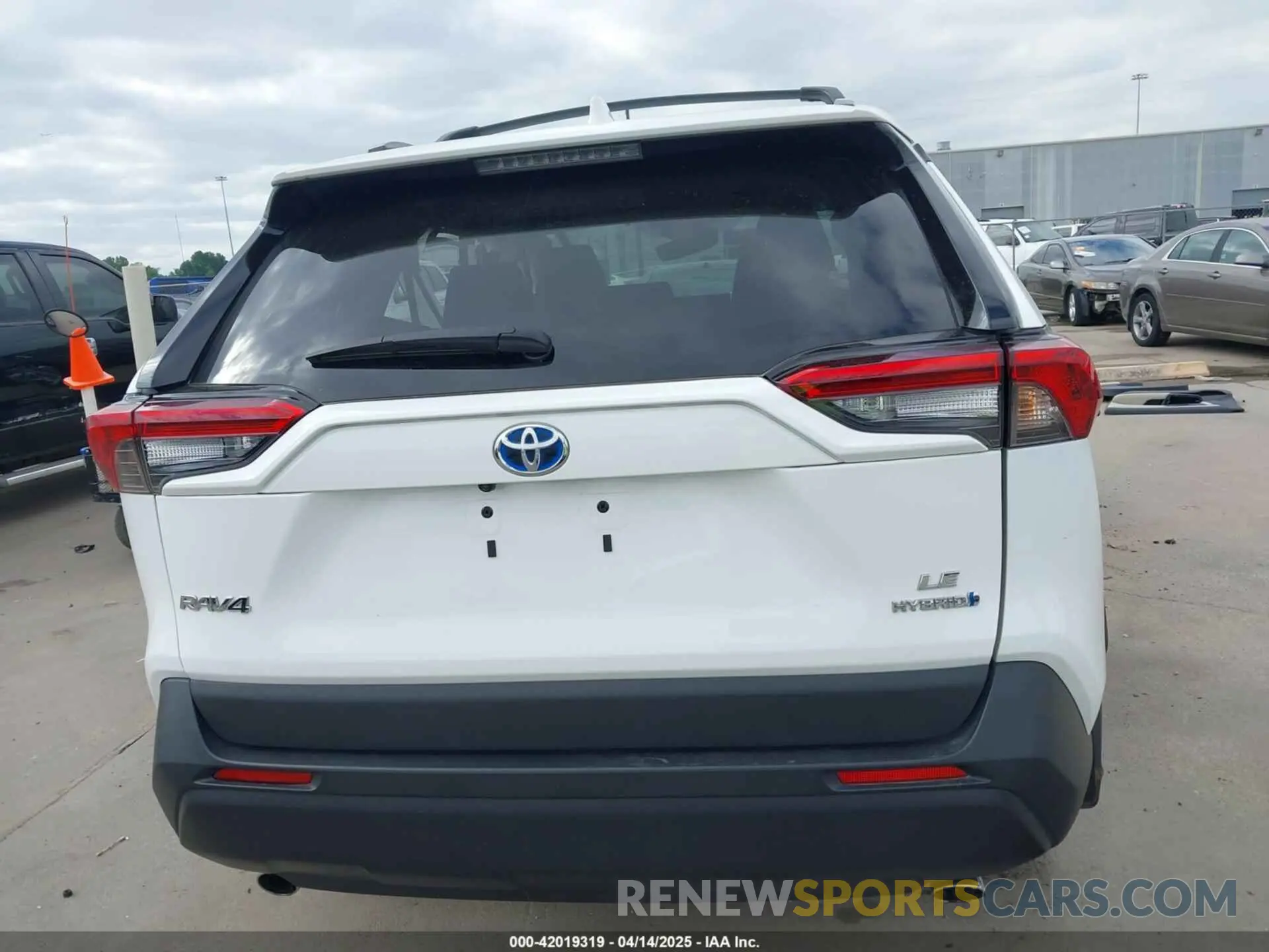 16 Photograph of a damaged car 2T3LWRFV1RW199507 TOYOTA RAV4 HYBRID 2024