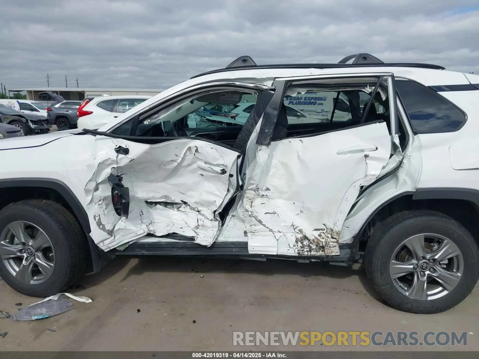 6 Photograph of a damaged car 2T3LWRFV1RW199507 TOYOTA RAV4 HYBRID 2024