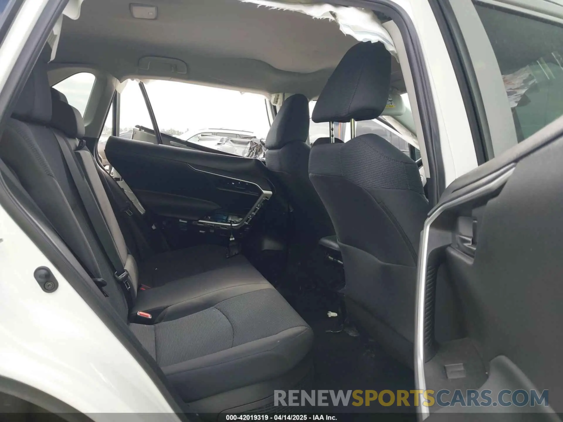 8 Photograph of a damaged car 2T3LWRFV1RW199507 TOYOTA RAV4 HYBRID 2024