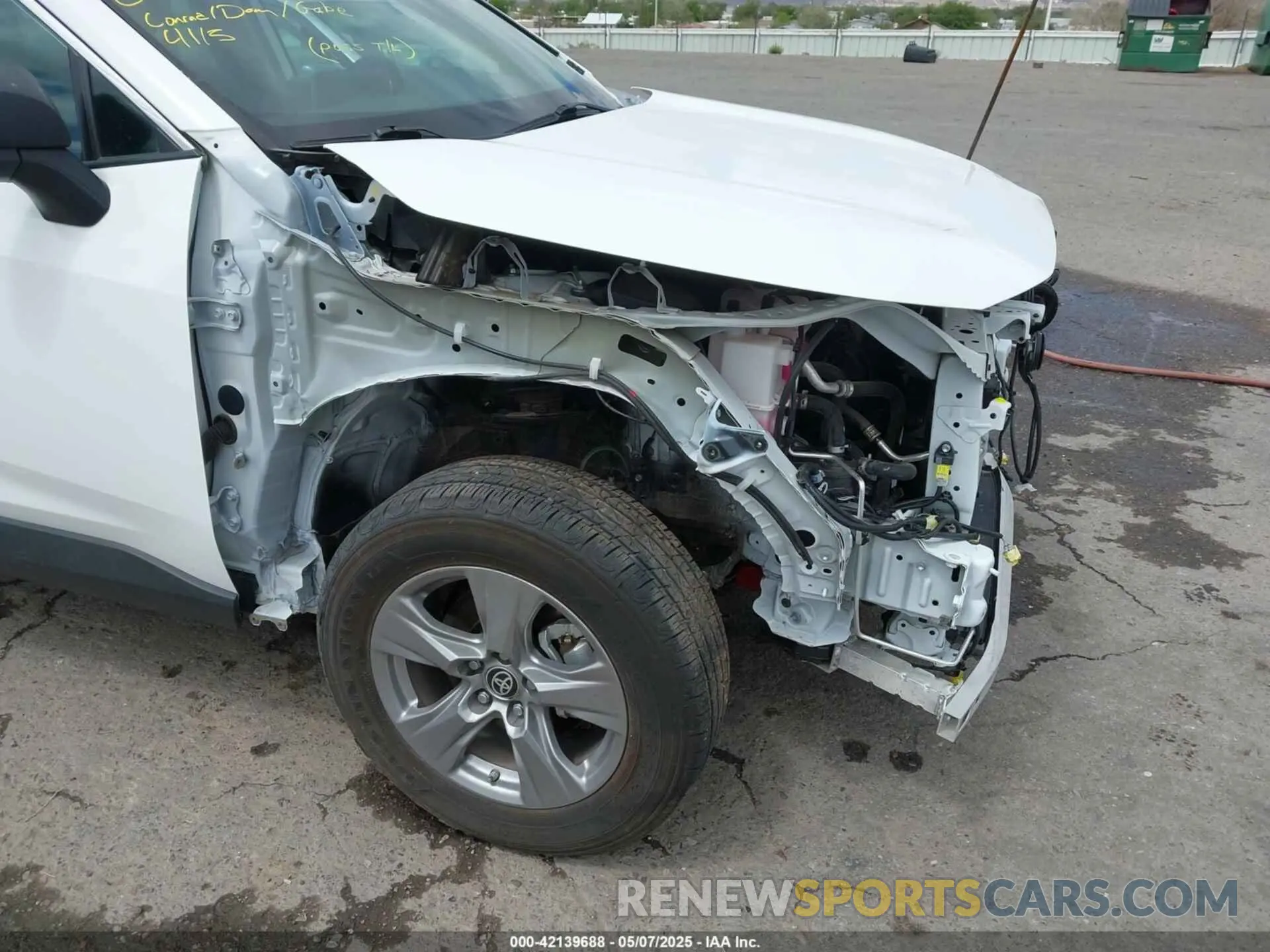 18 Photograph of a damaged car 2T3LWRFVXRW200220 TOYOTA RAV4 HYBRID 2024
