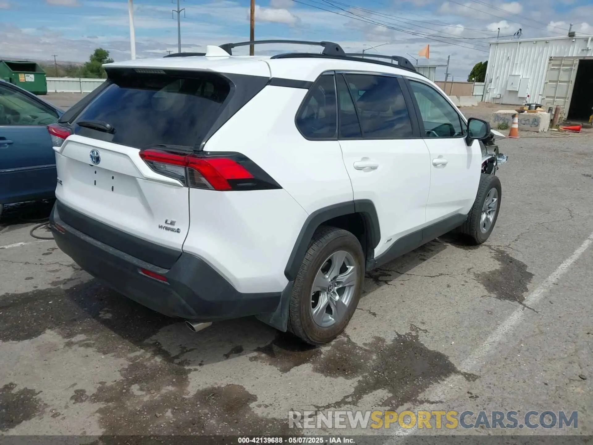 4 Photograph of a damaged car 2T3LWRFVXRW200220 TOYOTA RAV4 HYBRID 2024