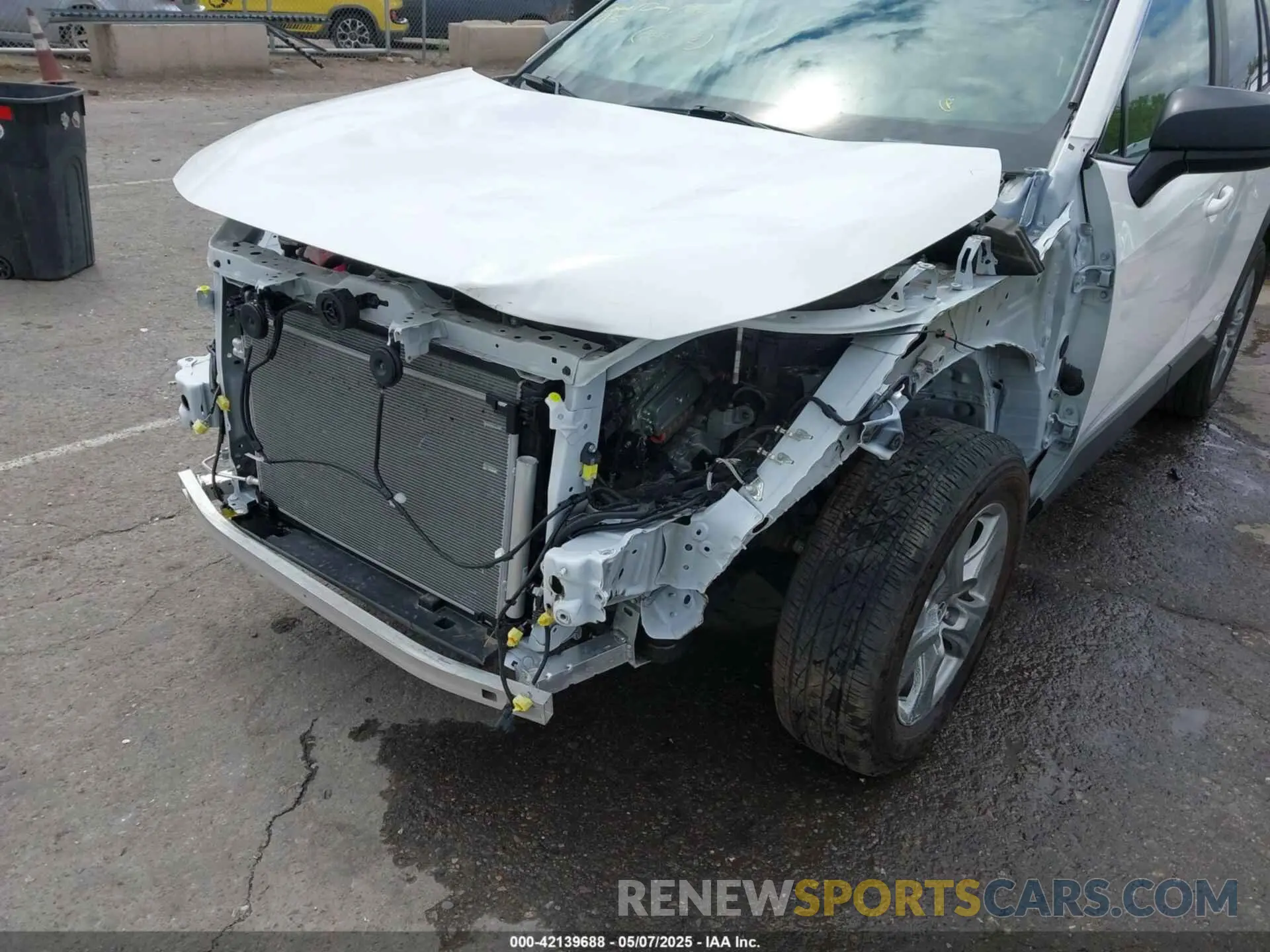 6 Photograph of a damaged car 2T3LWRFVXRW200220 TOYOTA RAV4 HYBRID 2024