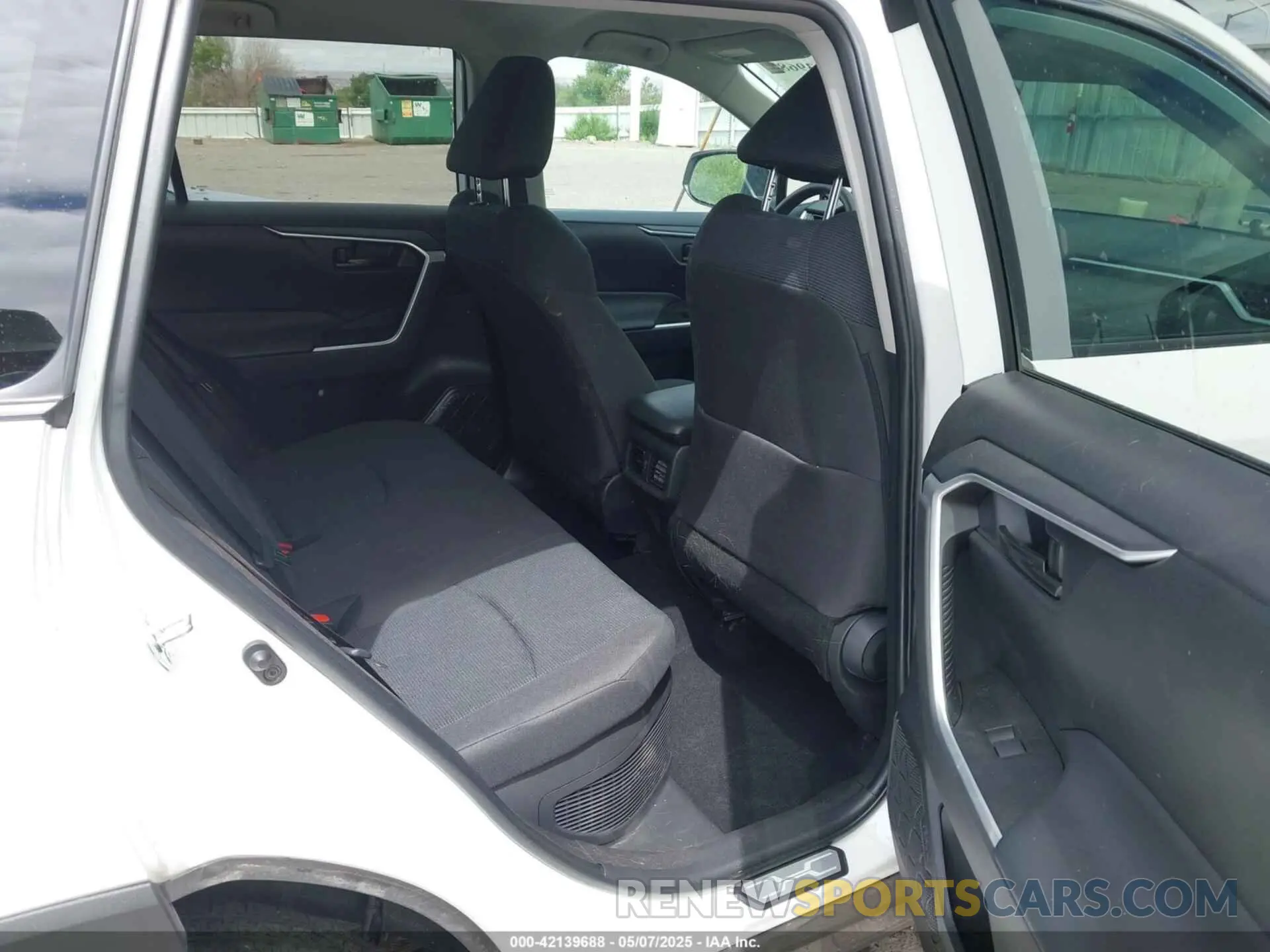 8 Photograph of a damaged car 2T3LWRFVXRW200220 TOYOTA RAV4 HYBRID 2024
