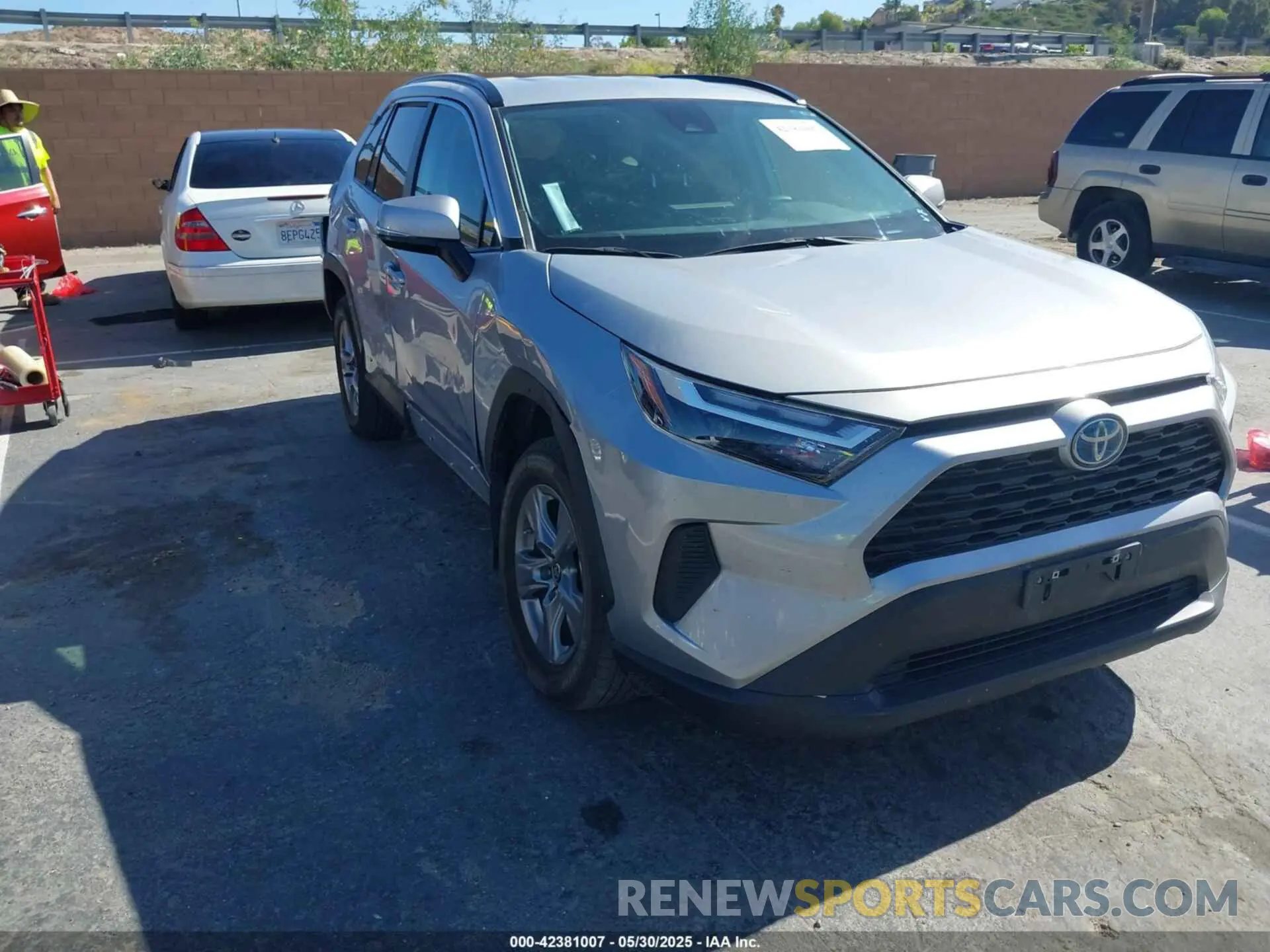 1 Photograph of a damaged car 2T3MWRFV0RW193475 TOYOTA RAV4 HYBRID 2024