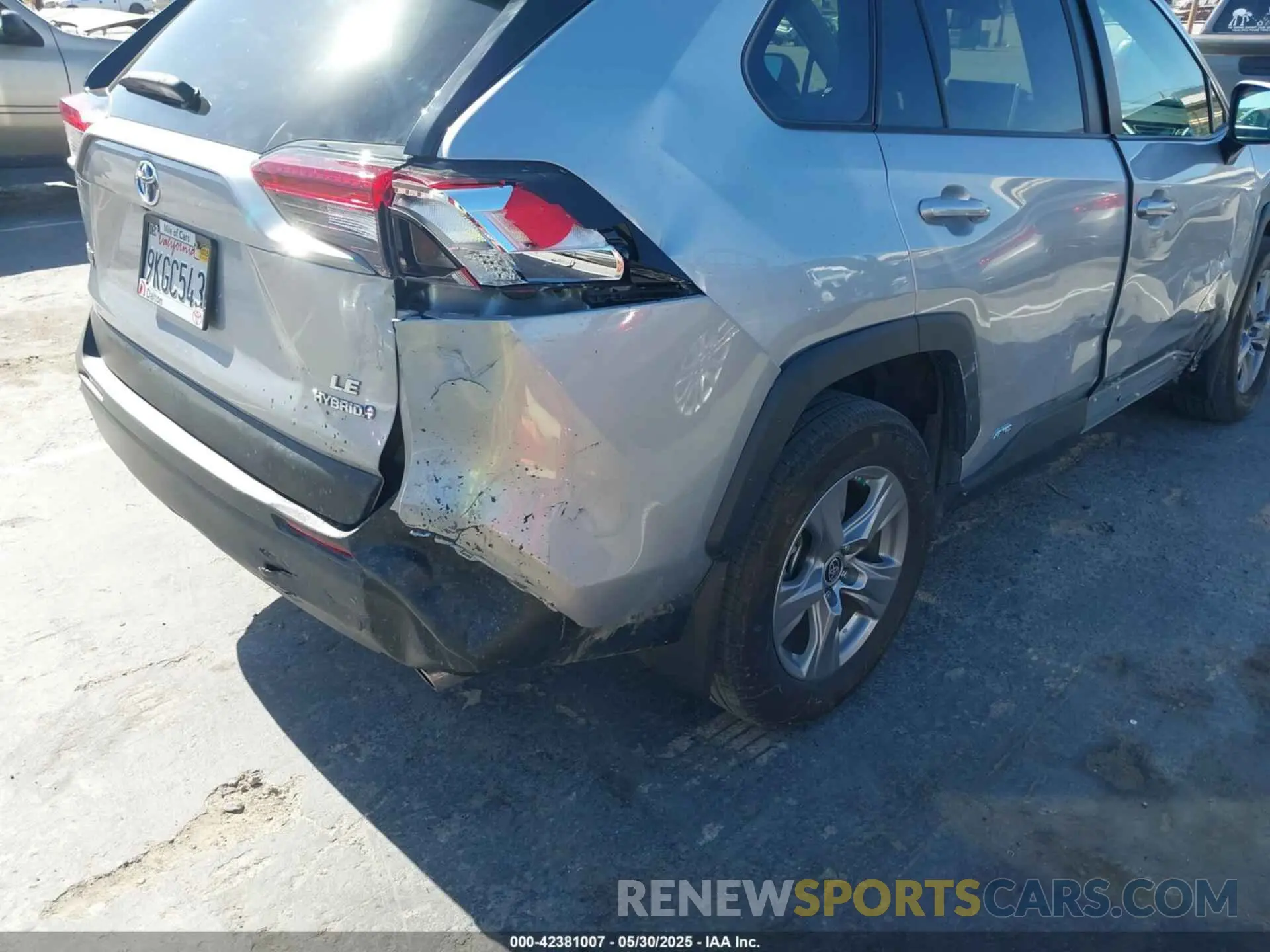 17 Photograph of a damaged car 2T3MWRFV0RW193475 TOYOTA RAV4 HYBRID 2024