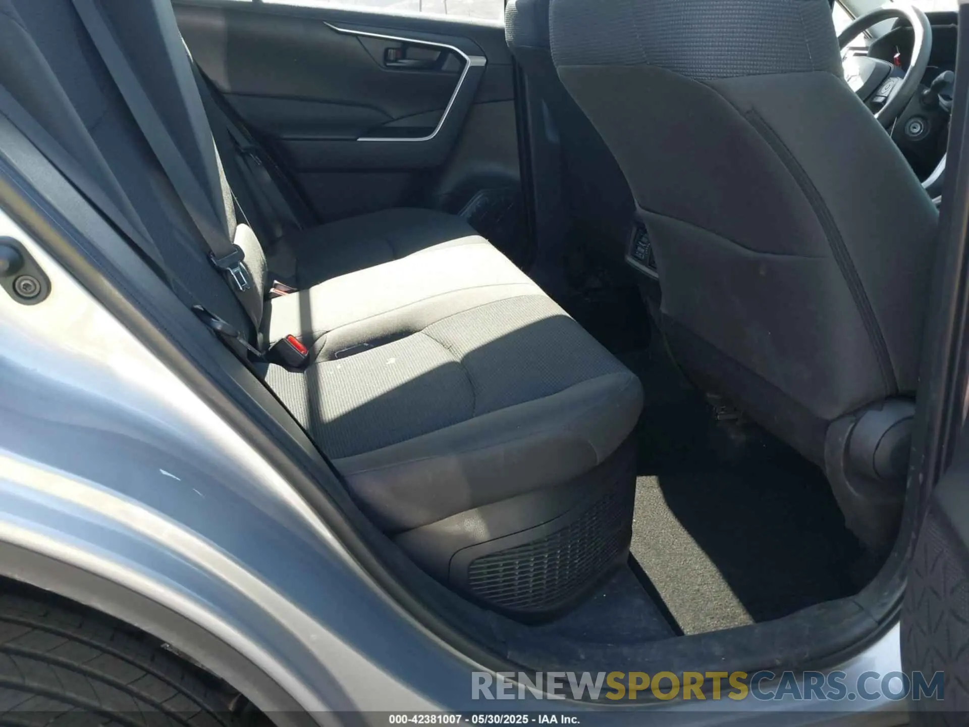 8 Photograph of a damaged car 2T3MWRFV0RW193475 TOYOTA RAV4 HYBRID 2024