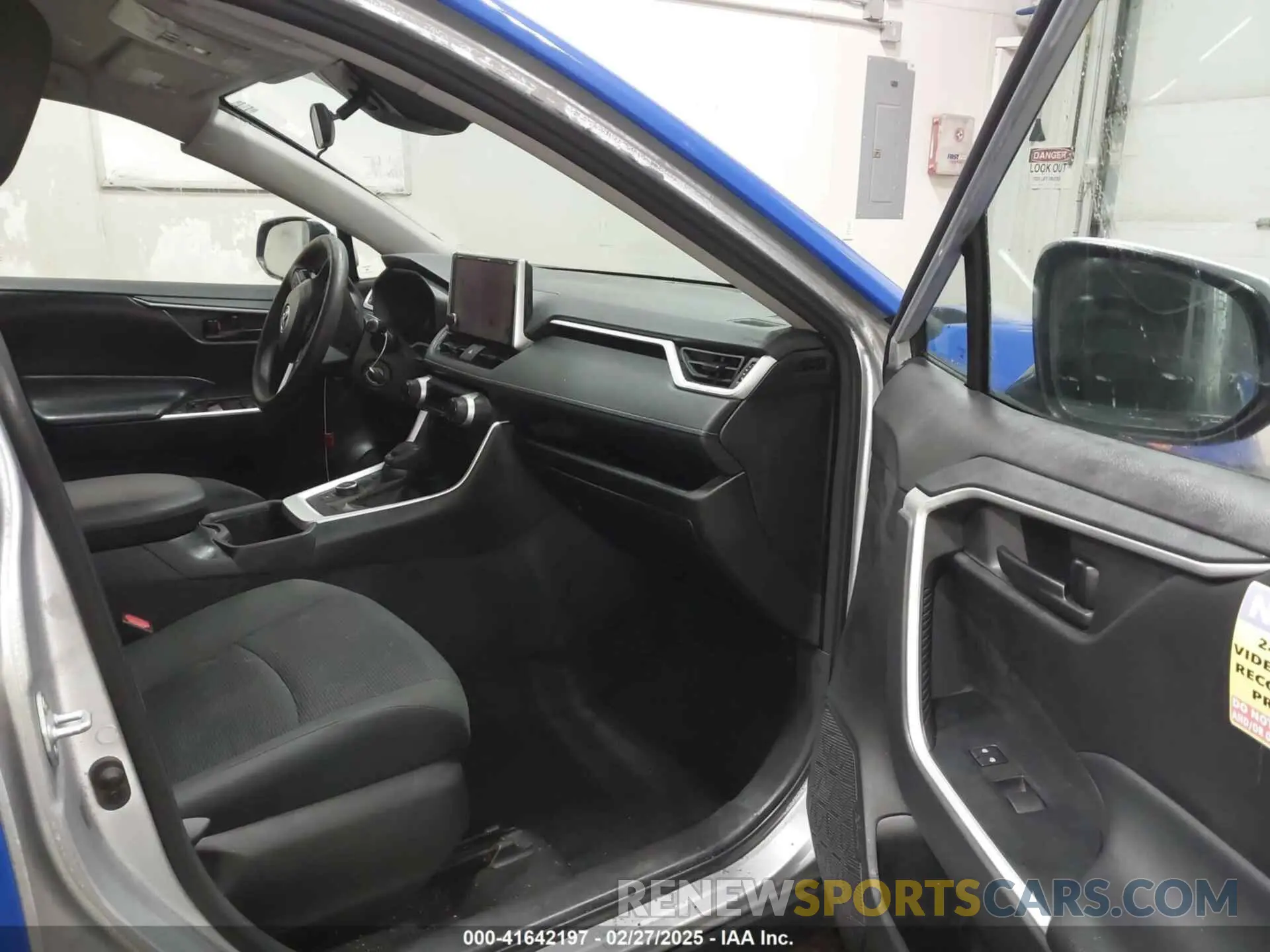 5 Photograph of a damaged car 2T3MWRFV1RW209263 TOYOTA RAV4 HYBRID 2024