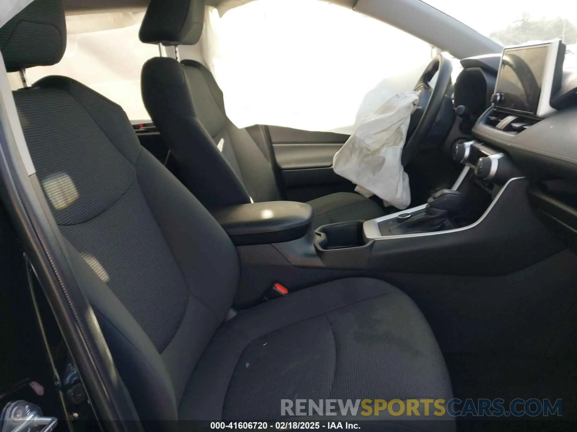 5 Photograph of a damaged car 2T3MWRFV7RW246074 TOYOTA RAV4 HYBRID 2024