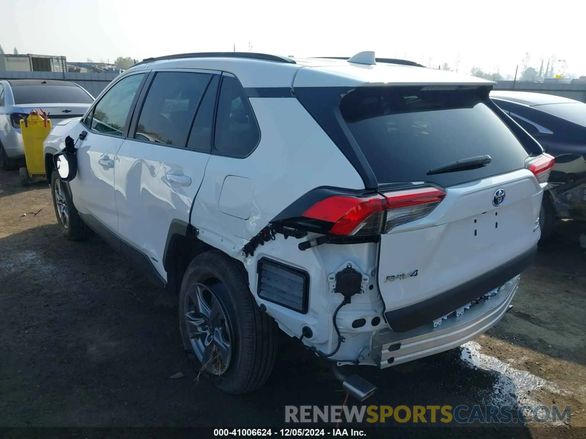 3 Photograph of a damaged car 2T3RWRFV0RW207235 TOYOTA RAV4 HYBRID 2024