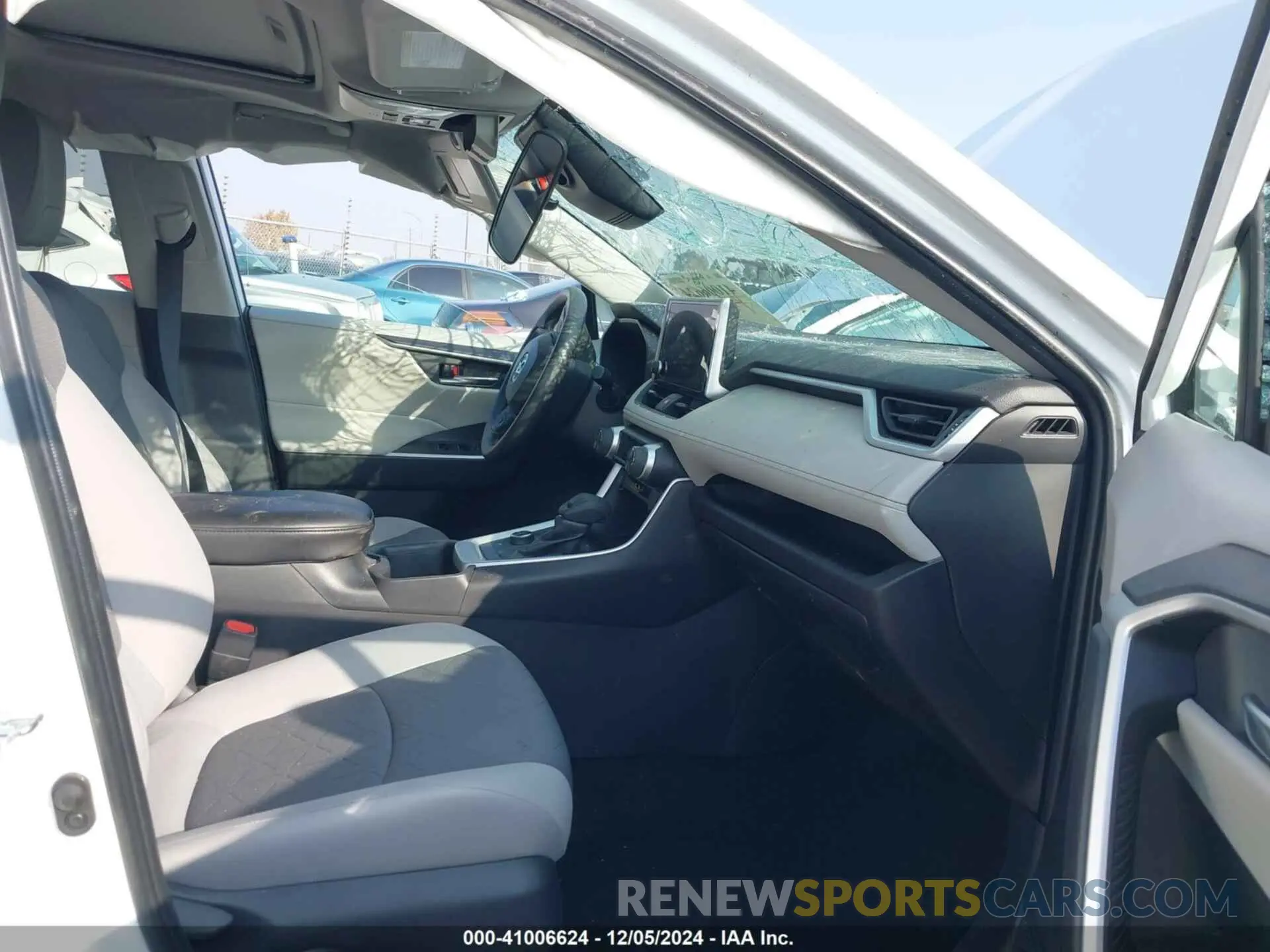 5 Photograph of a damaged car 2T3RWRFV0RW207235 TOYOTA RAV4 HYBRID 2024