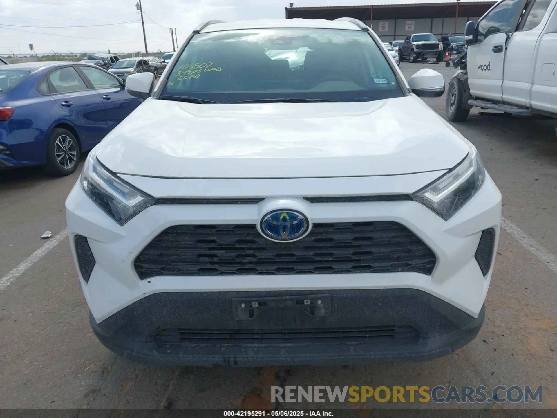 11 Photograph of a damaged car 2T3RWRFV1RW199646 TOYOTA RAV4 HYBRID 2024