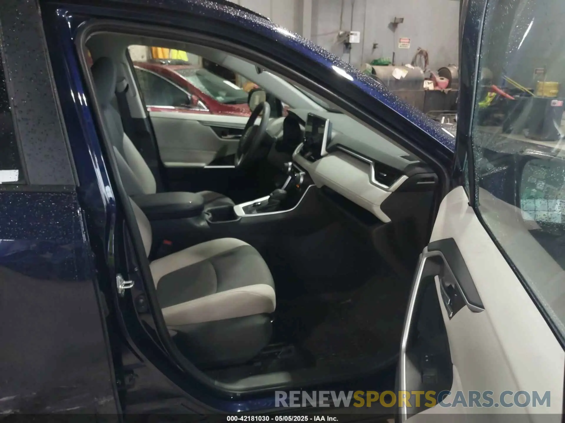 5 Photograph of a damaged car 2T3RWRFV1RW232855 TOYOTA RAV4 HYBRID 2024