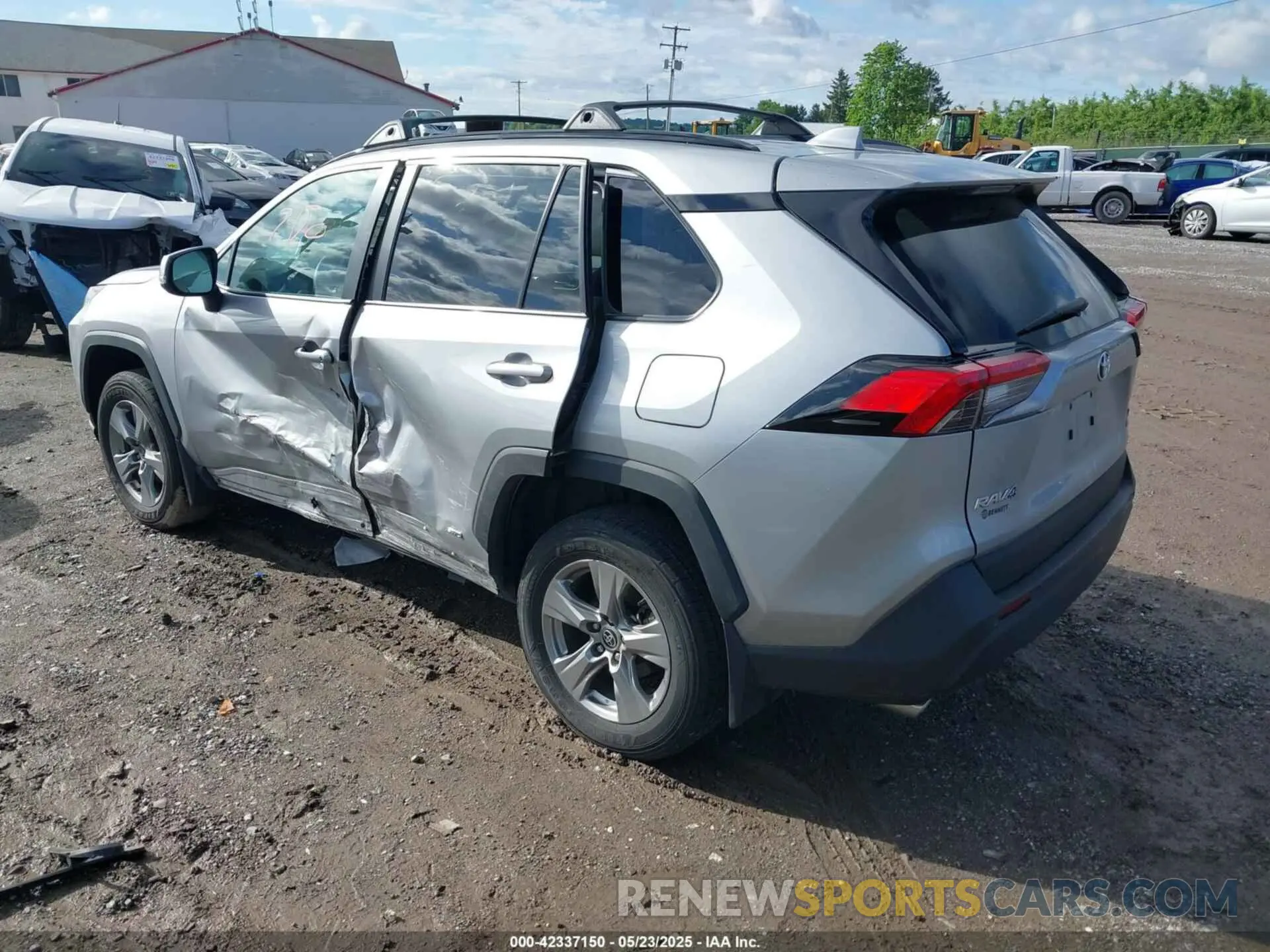 3 Photograph of a damaged car 2T3RWRFV2RW209746 TOYOTA RAV4 HYBRID 2024