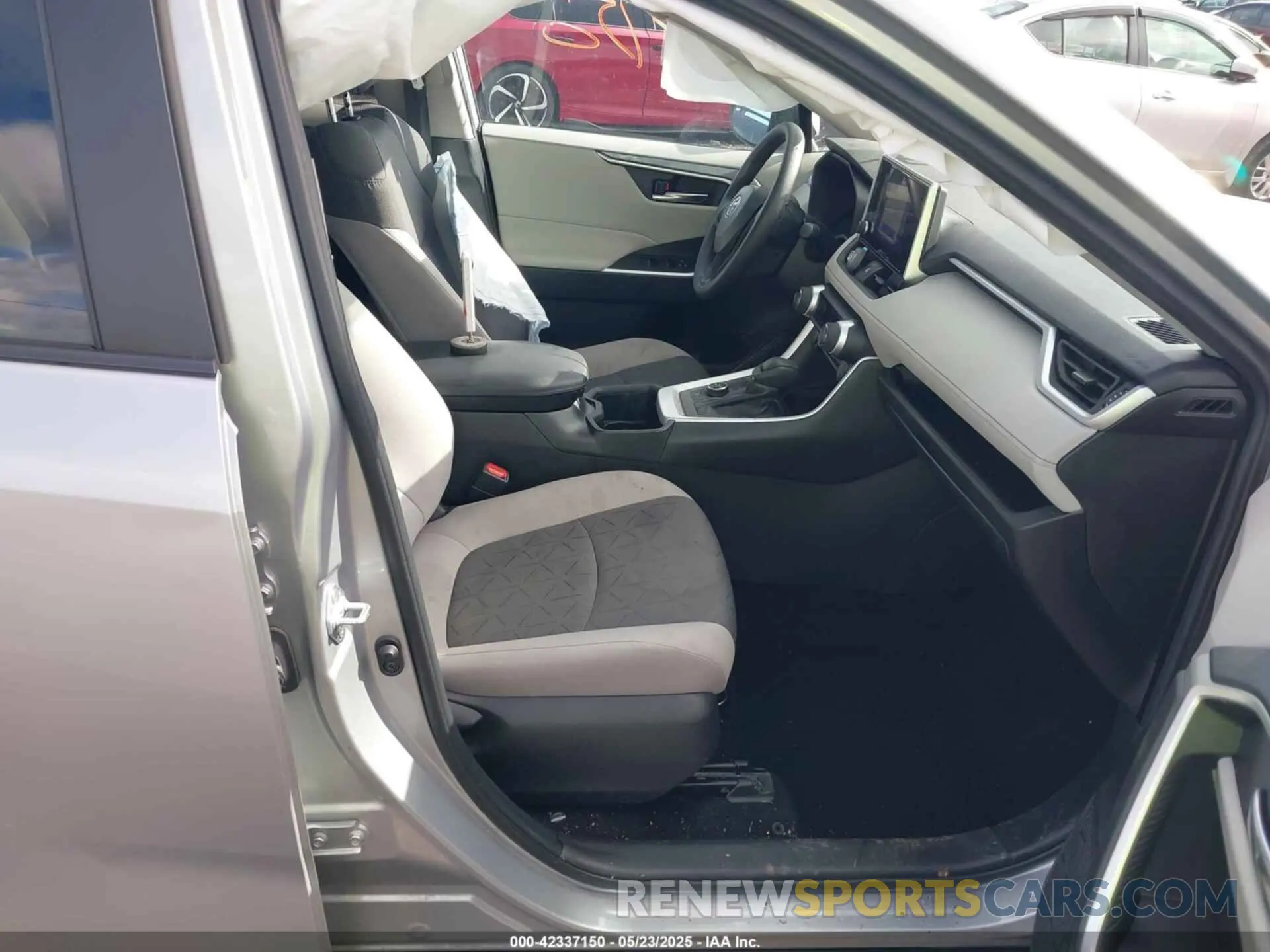 5 Photograph of a damaged car 2T3RWRFV2RW209746 TOYOTA RAV4 HYBRID 2024