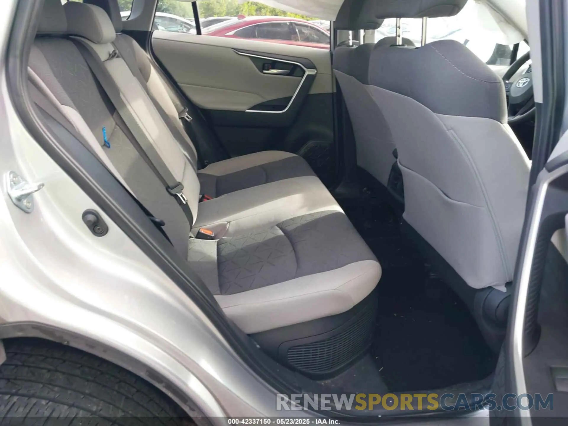 8 Photograph of a damaged car 2T3RWRFV2RW209746 TOYOTA RAV4 HYBRID 2024