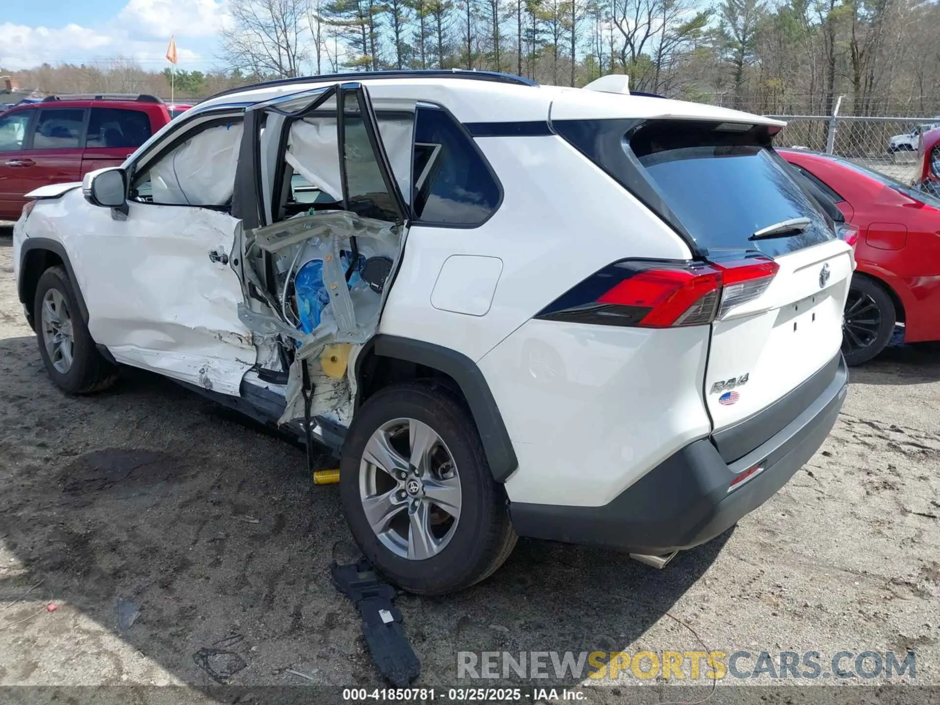 3 Photograph of a damaged car 2T3RWRFV3RW206306 TOYOTA RAV4 HYBRID 2024