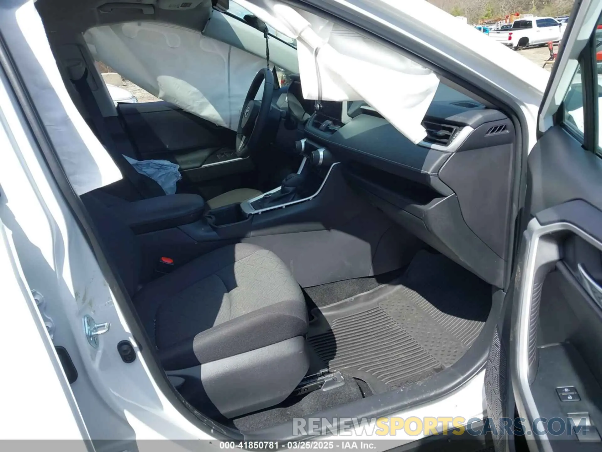 5 Photograph of a damaged car 2T3RWRFV3RW206306 TOYOTA RAV4 HYBRID 2024