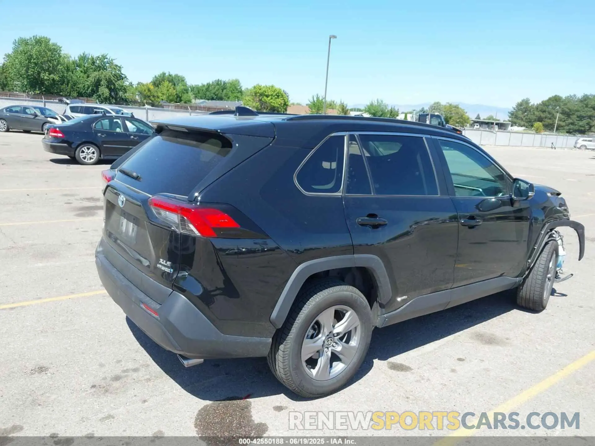 4 Photograph of a damaged car 2T3RWRFV4RW200935 TOYOTA RAV4 HYBRID 2024