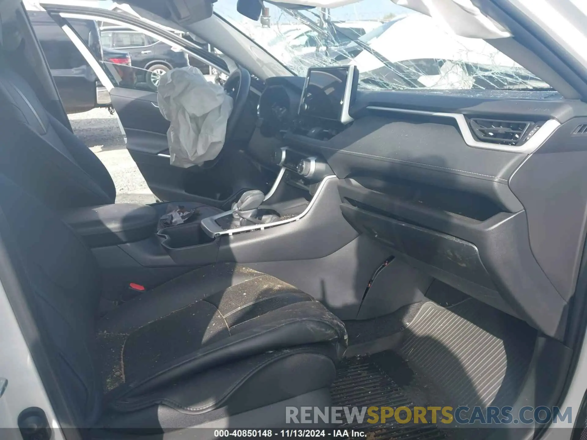 5 Photograph of a damaged car 2T3RWRFV6RW201374 TOYOTA RAV4 HYBRID 2024