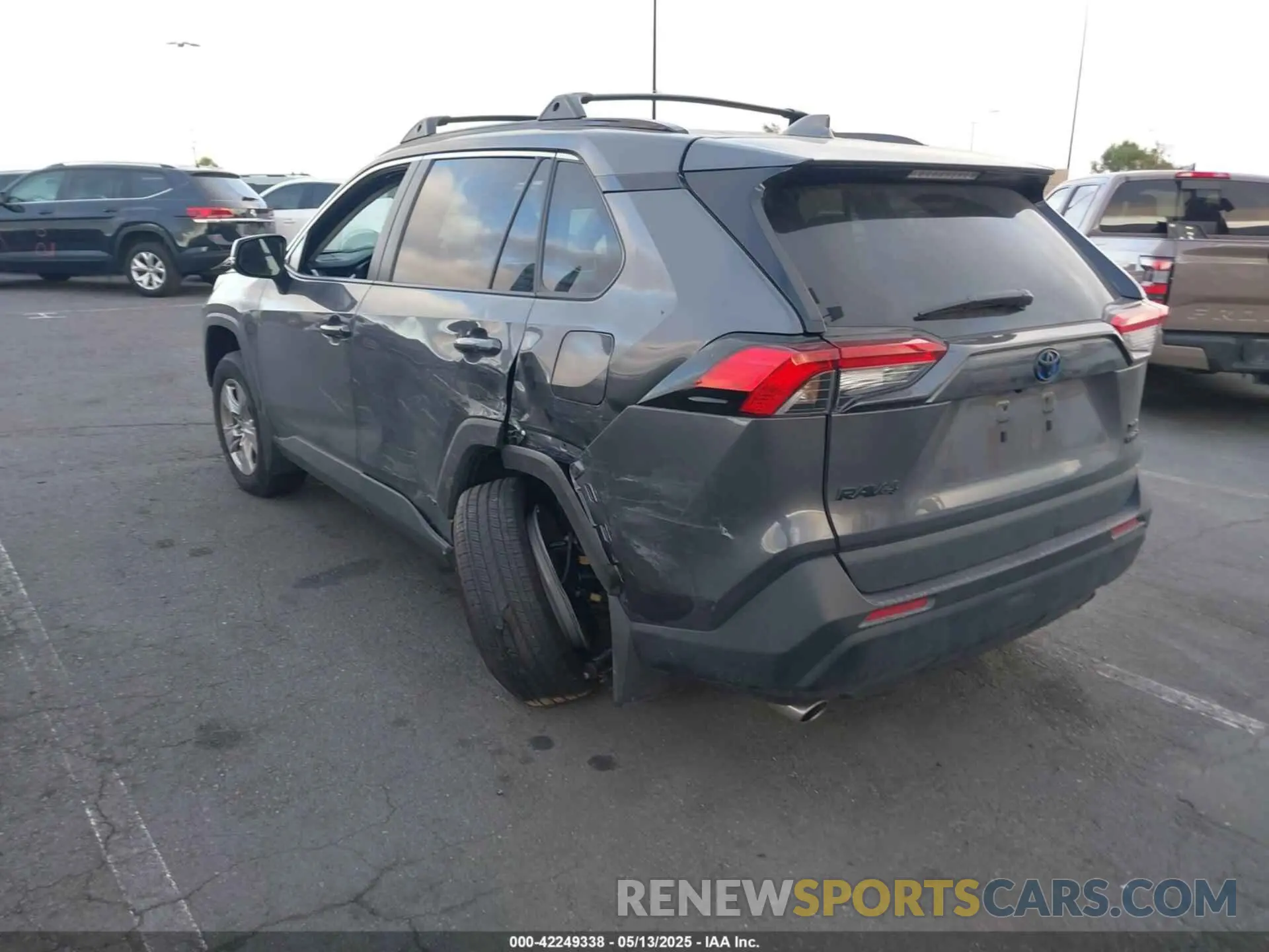 3 Photograph of a damaged car 2T3RWRFV6RW206686 TOYOTA RAV4 HYBRID 2024