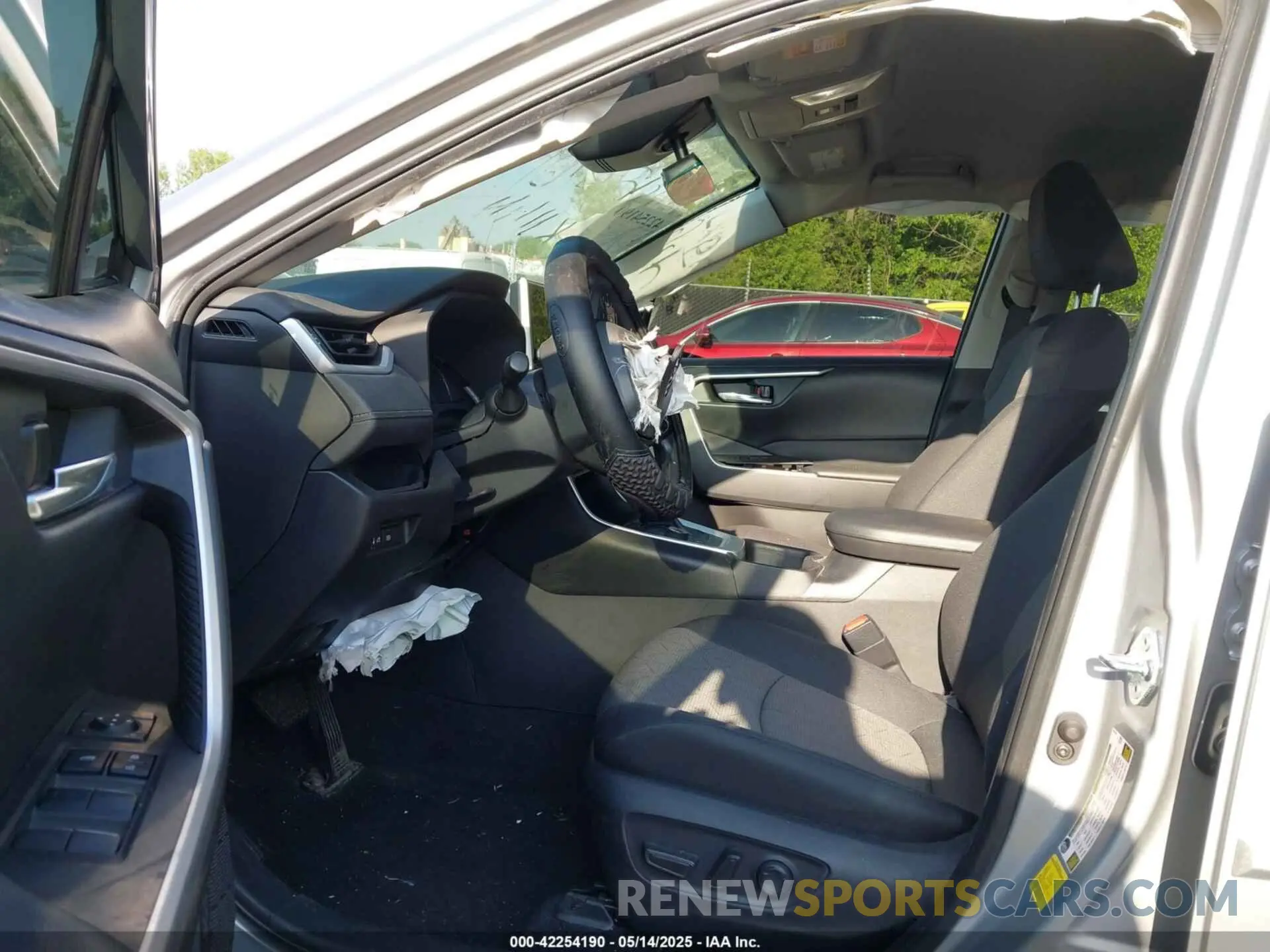5 Photograph of a damaged car 2T3RWRFV6RW216019 TOYOTA RAV4 HYBRID 2024