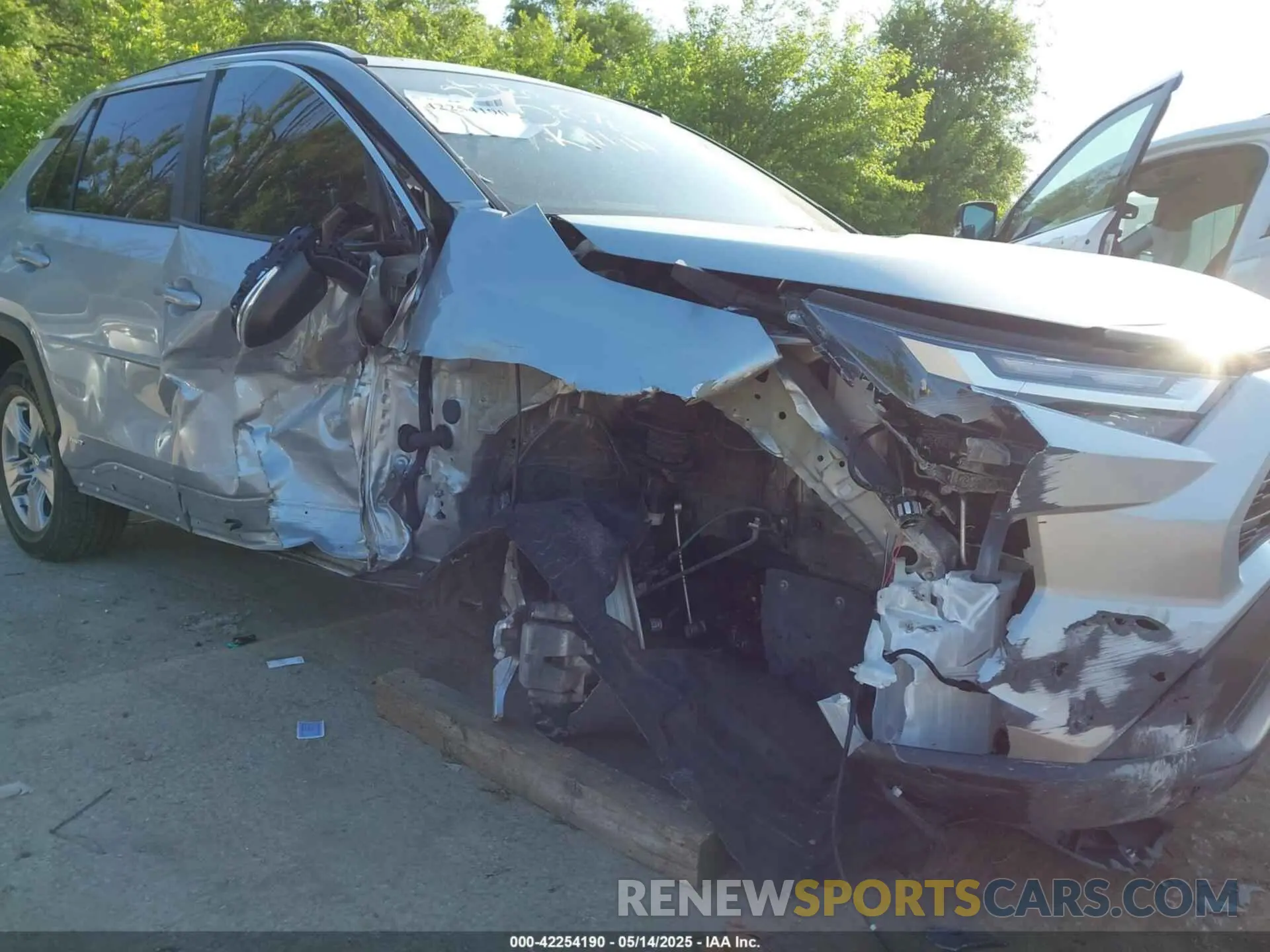 6 Photograph of a damaged car 2T3RWRFV6RW216019 TOYOTA RAV4 HYBRID 2024