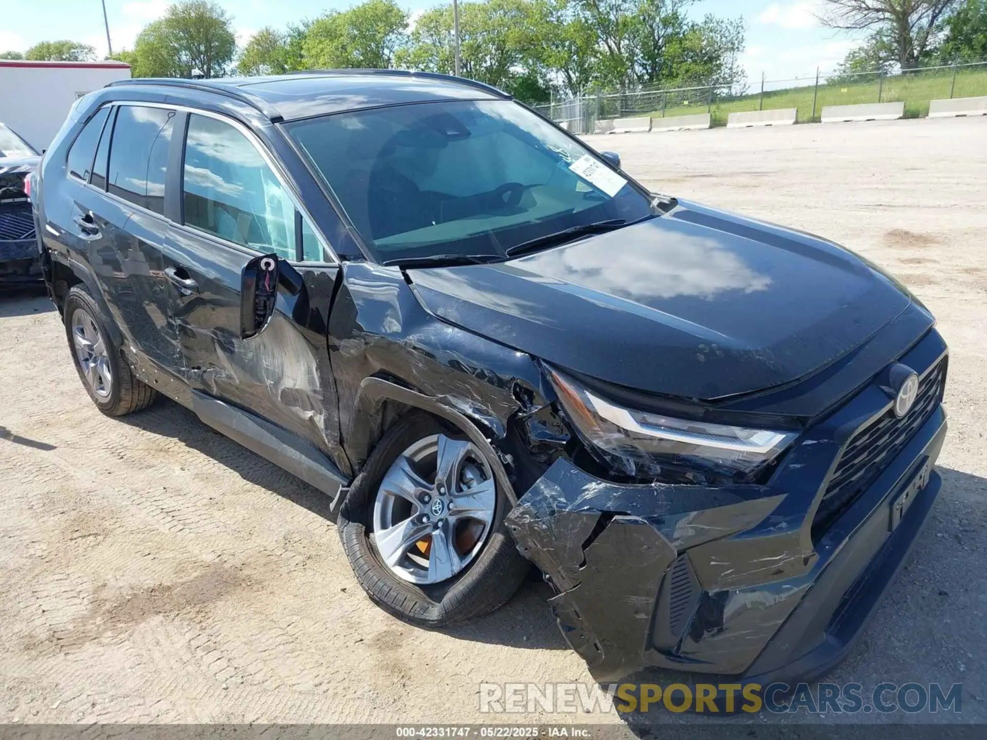 1 Photograph of a damaged car 2T3RWRFV7RW222489 TOYOTA RAV4 HYBRID 2024