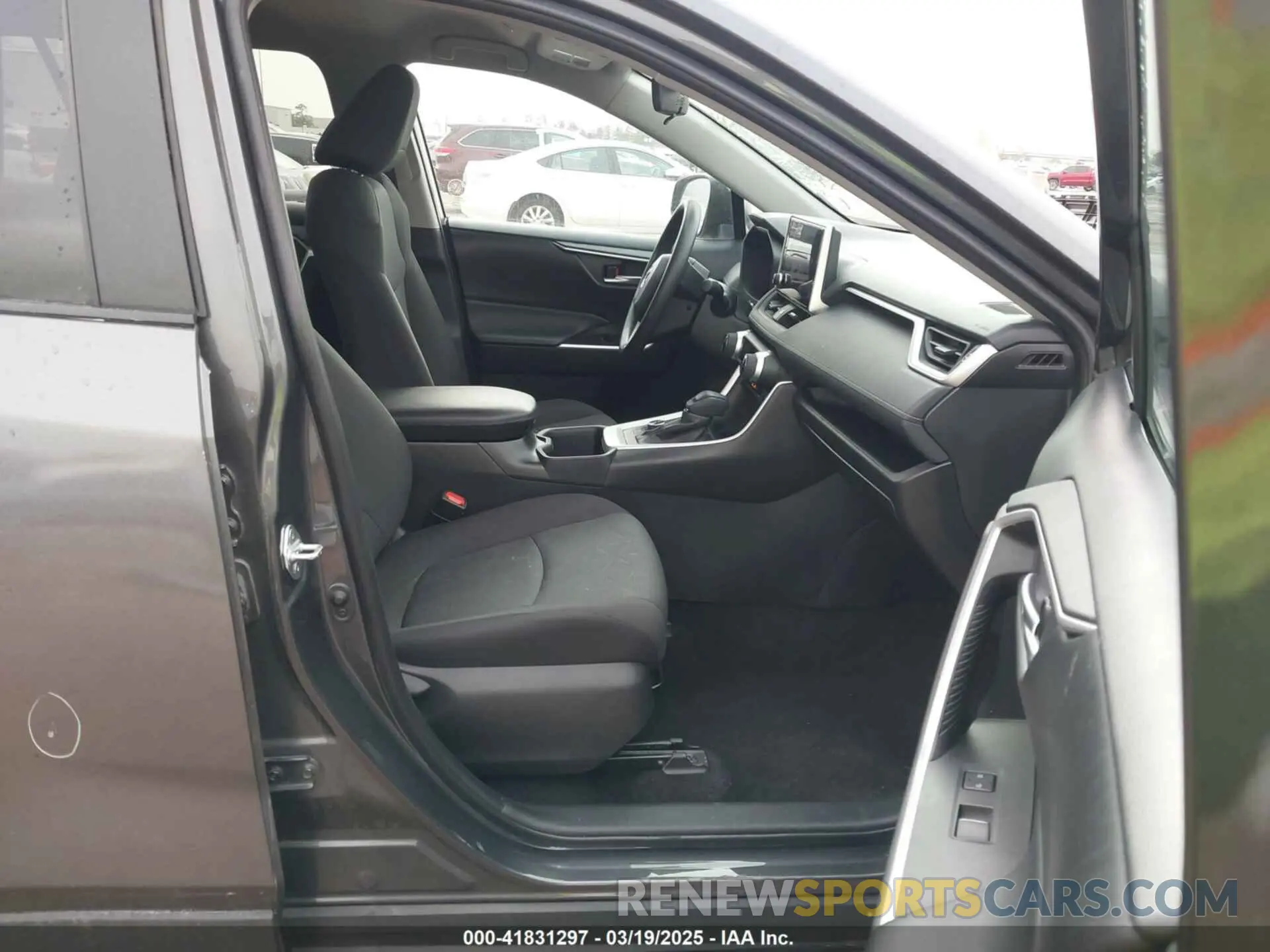 5 Photograph of a damaged car 2T3RWRFV9RW199667 TOYOTA RAV4 HYBRID 2024