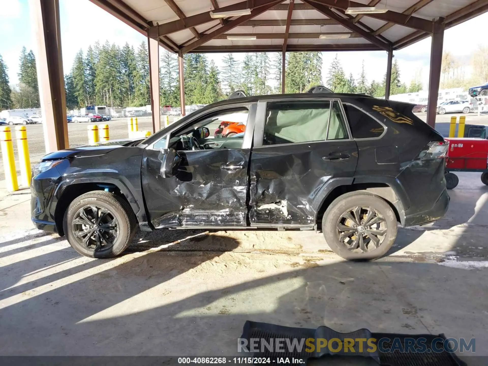 15 Photograph of a damaged car 2T3T6RFV3RW048815 TOYOTA RAV4 HYBRID 2024