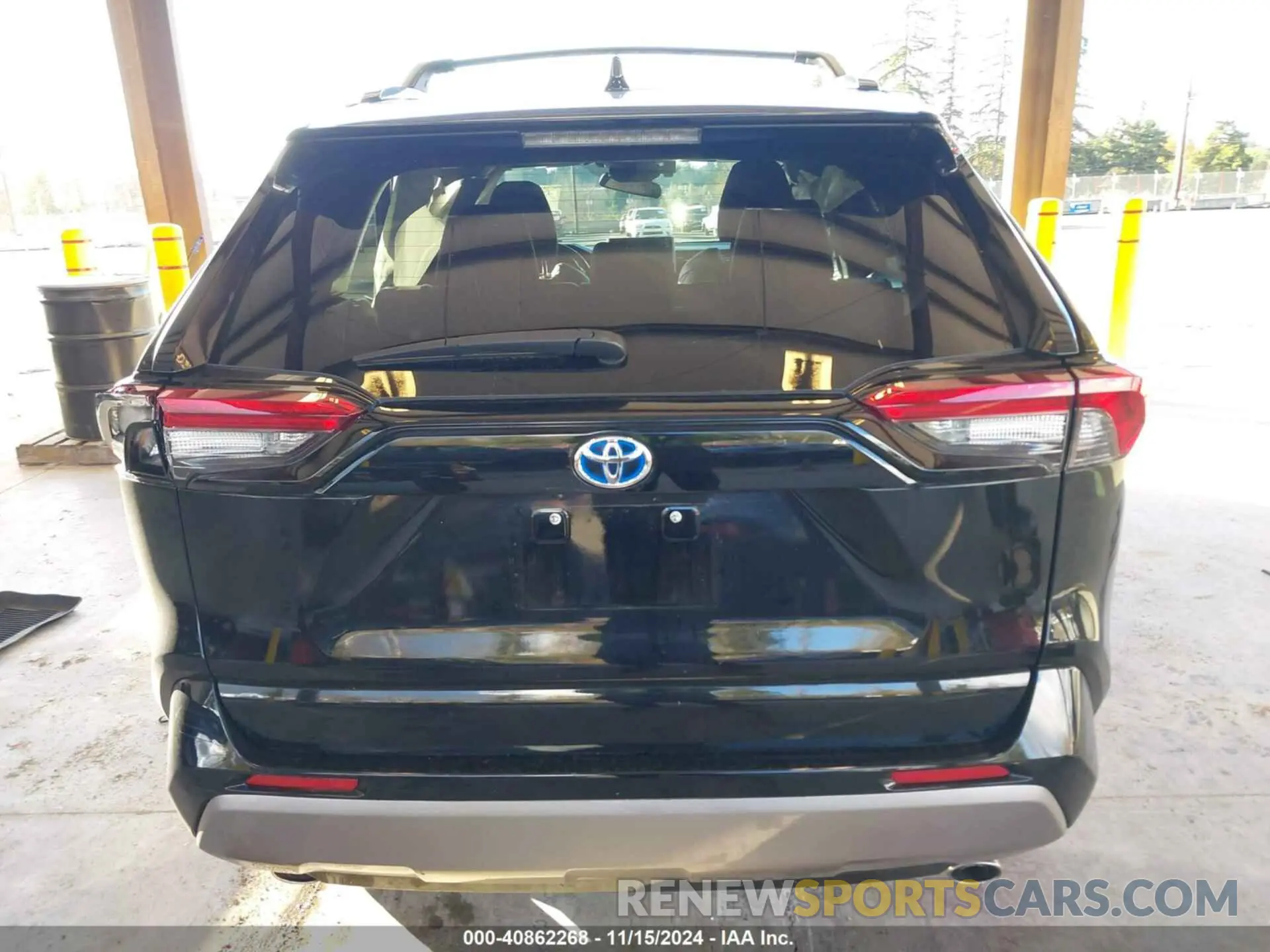 17 Photograph of a damaged car 2T3T6RFV3RW048815 TOYOTA RAV4 HYBRID 2024