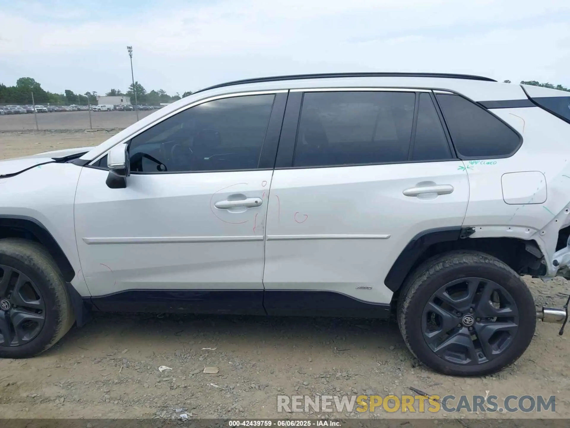 14 Photograph of a damaged car 2T3T6RFV3RW056722 TOYOTA RAV4 HYBRID 2024