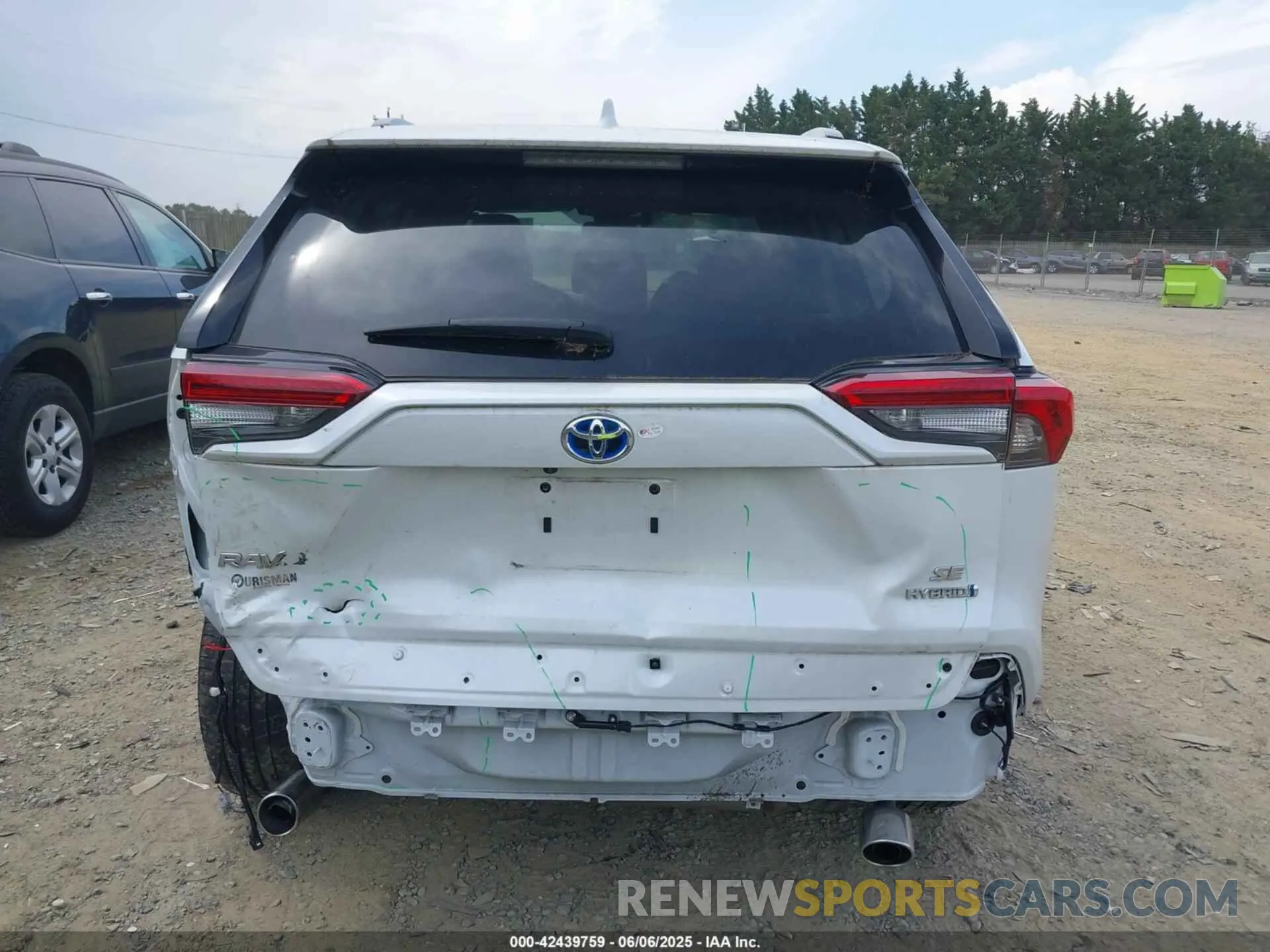 16 Photograph of a damaged car 2T3T6RFV3RW056722 TOYOTA RAV4 HYBRID 2024