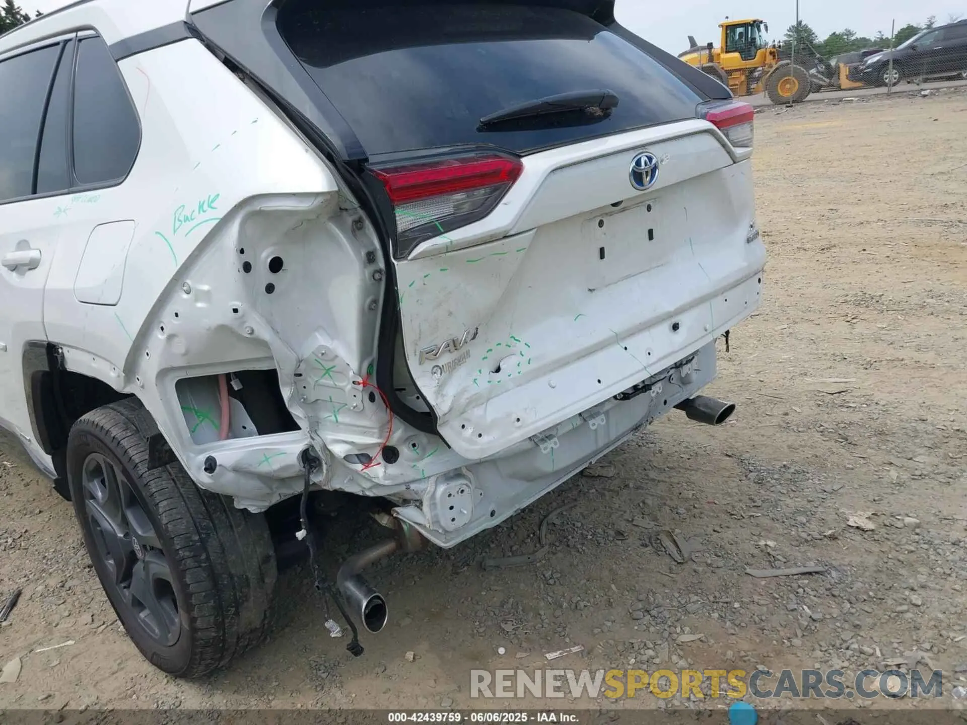 17 Photograph of a damaged car 2T3T6RFV3RW056722 TOYOTA RAV4 HYBRID 2024