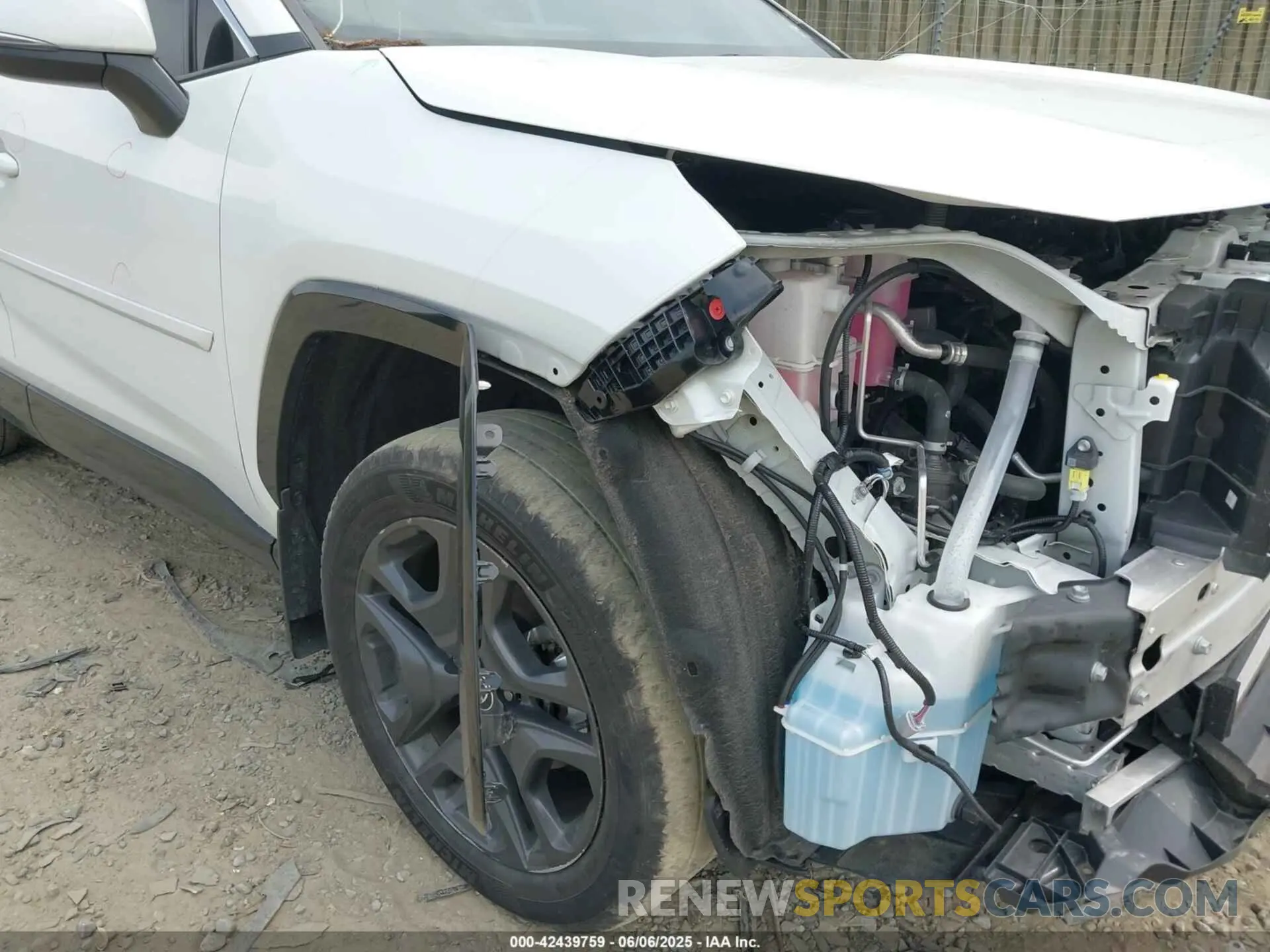 19 Photograph of a damaged car 2T3T6RFV3RW056722 TOYOTA RAV4 HYBRID 2024