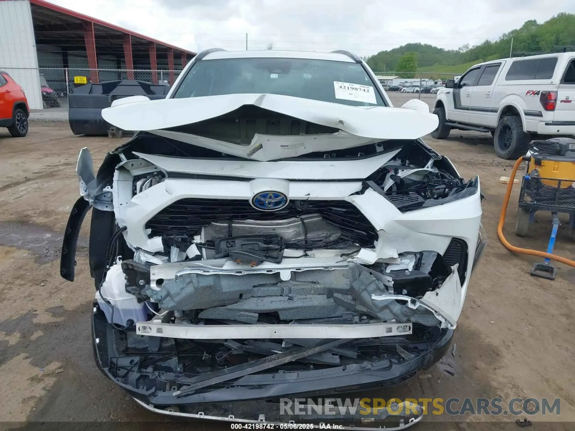 13 Photograph of a damaged car 2T3T6RFV3RW066117 TOYOTA RAV4 HYBRID 2024