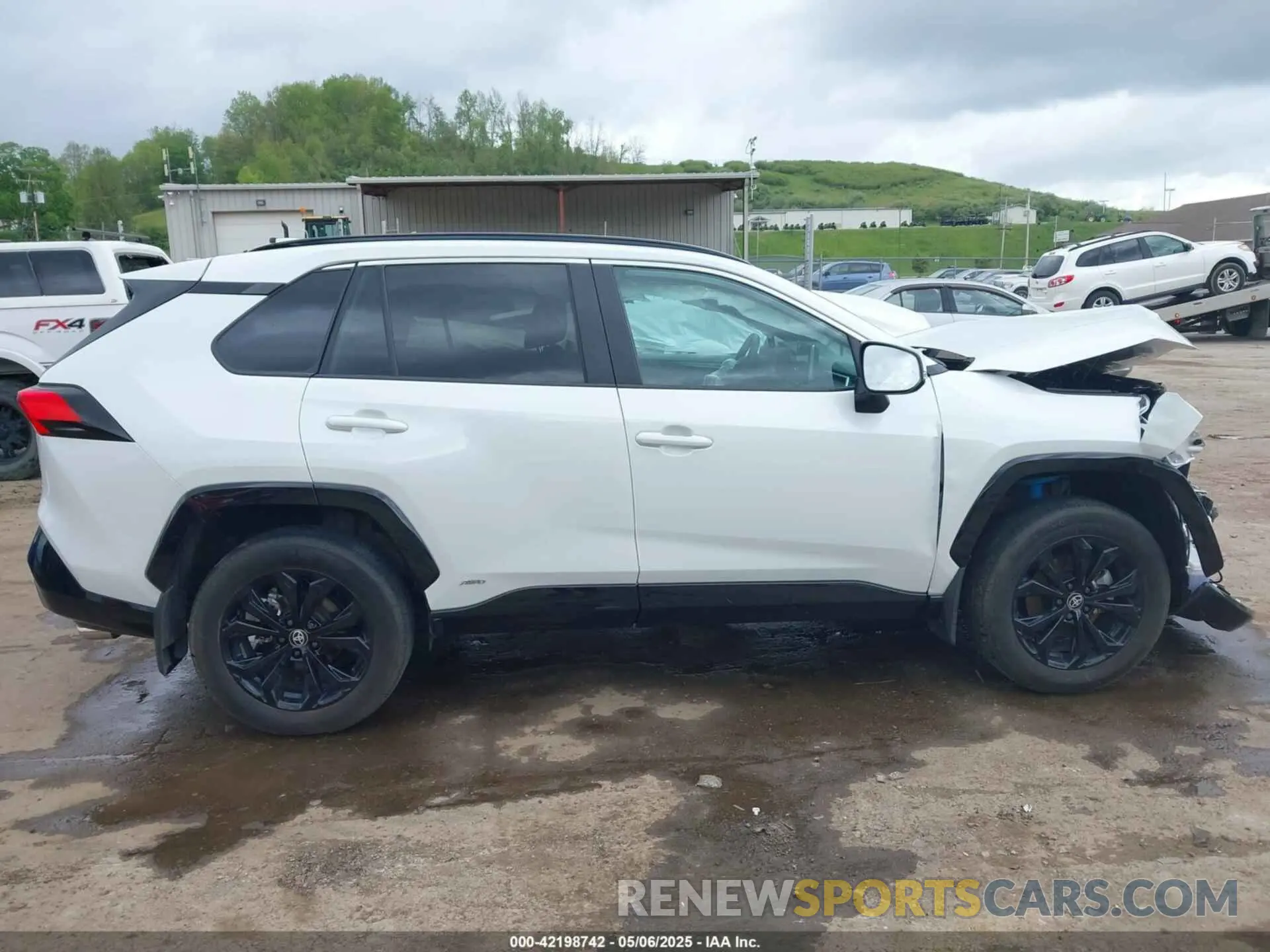 14 Photograph of a damaged car 2T3T6RFV3RW066117 TOYOTA RAV4 HYBRID 2024