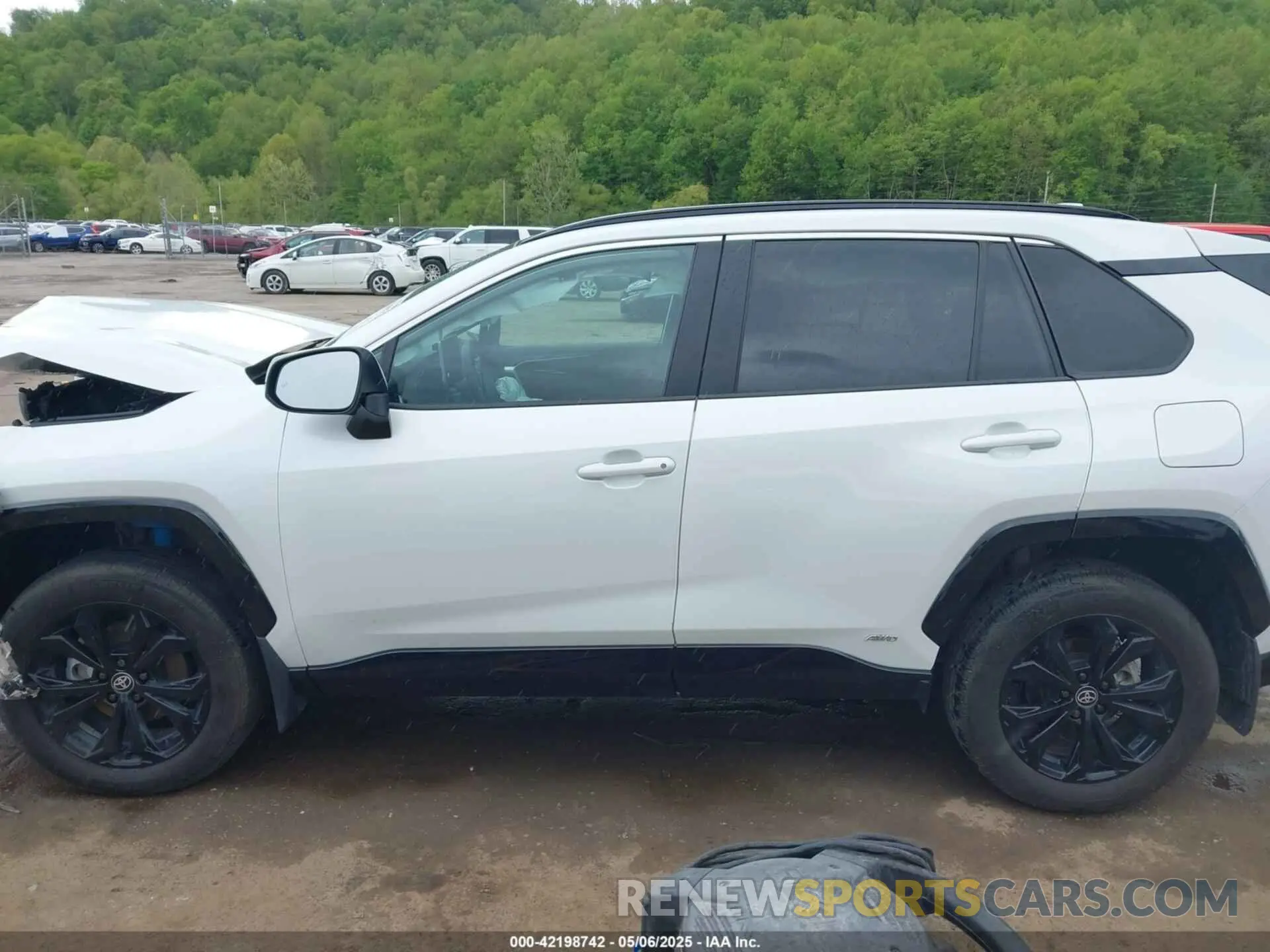 15 Photograph of a damaged car 2T3T6RFV3RW066117 TOYOTA RAV4 HYBRID 2024
