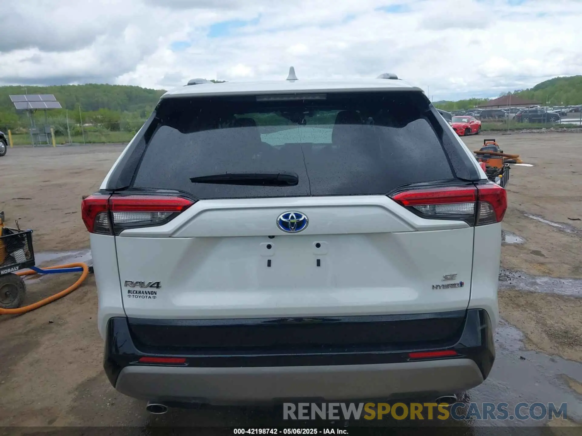 17 Photograph of a damaged car 2T3T6RFV3RW066117 TOYOTA RAV4 HYBRID 2024